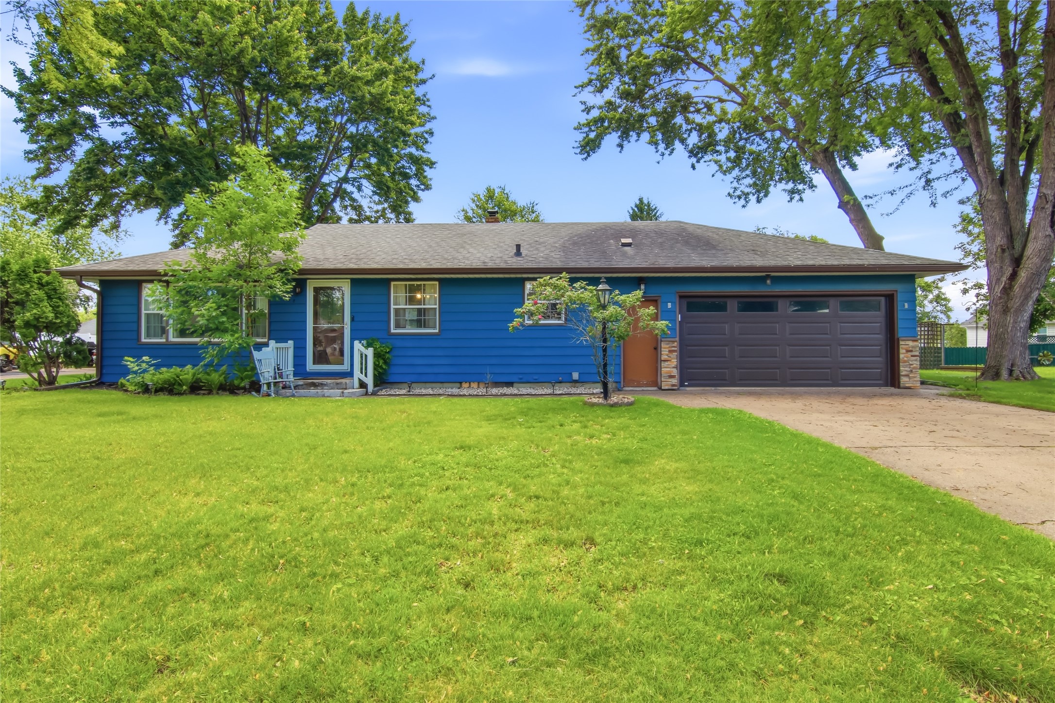 3027 Saturn Avenue Property Photo 1