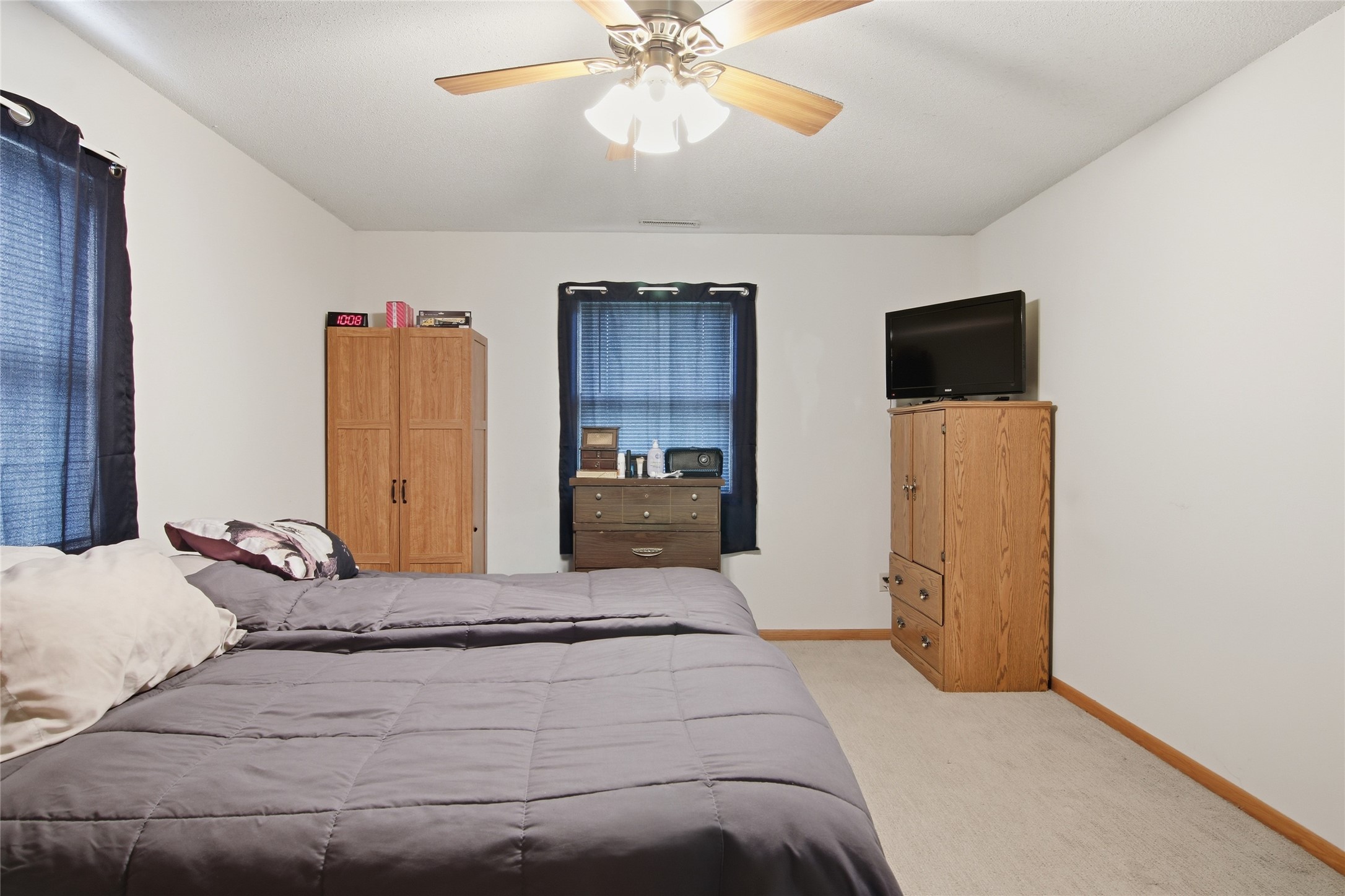 1203/1205 W Center Street Property Photo 16