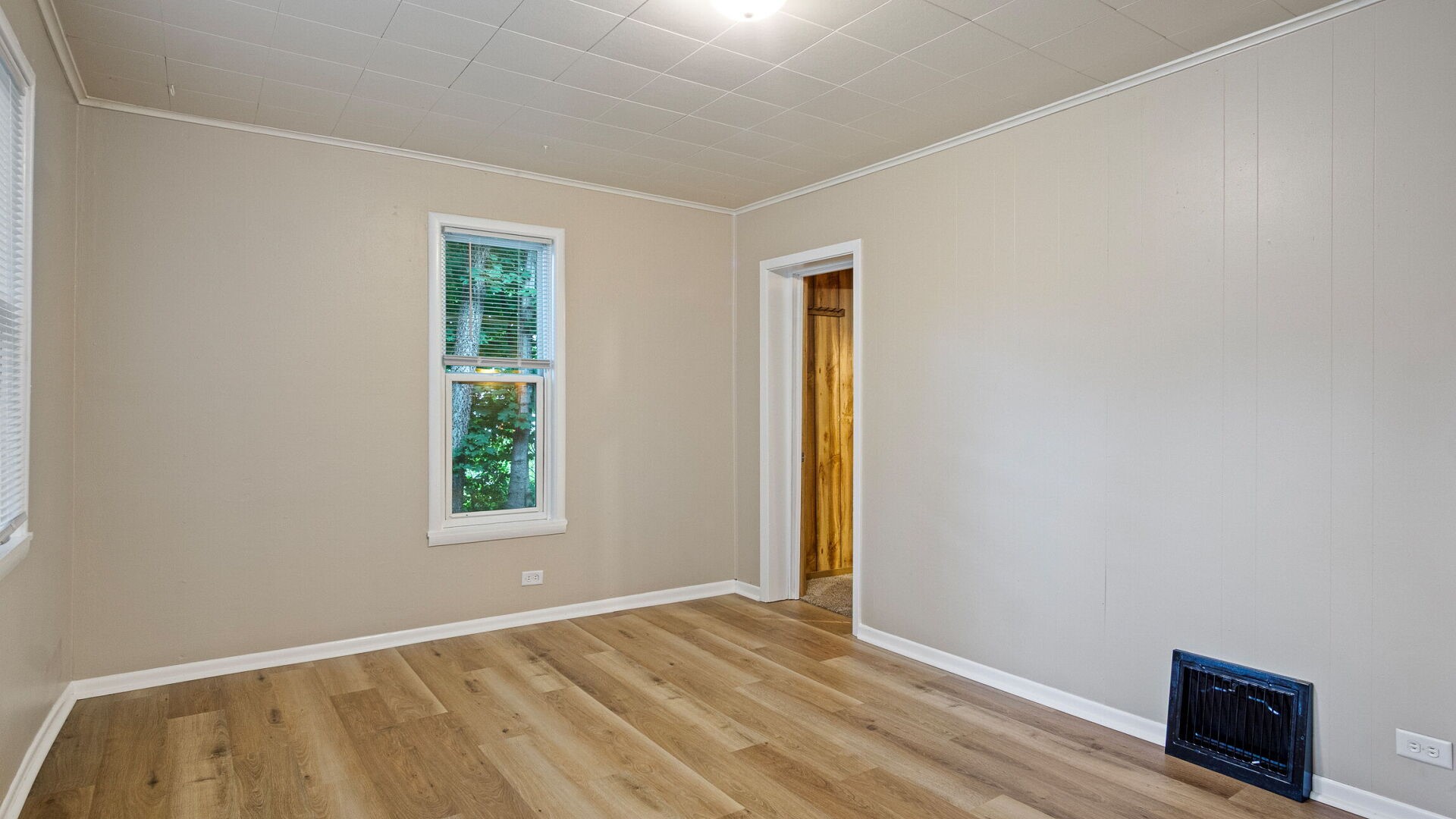 309 Marston Court Property Photo 5