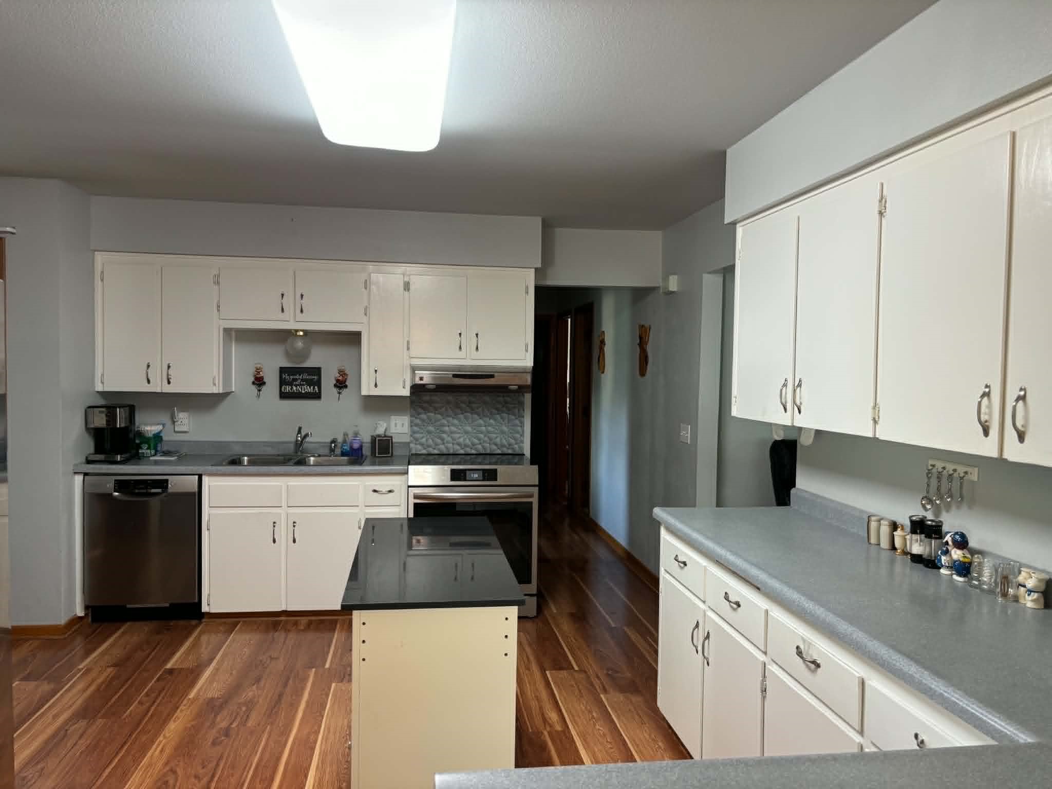 2944 Saturn Avenue Property Photo 2