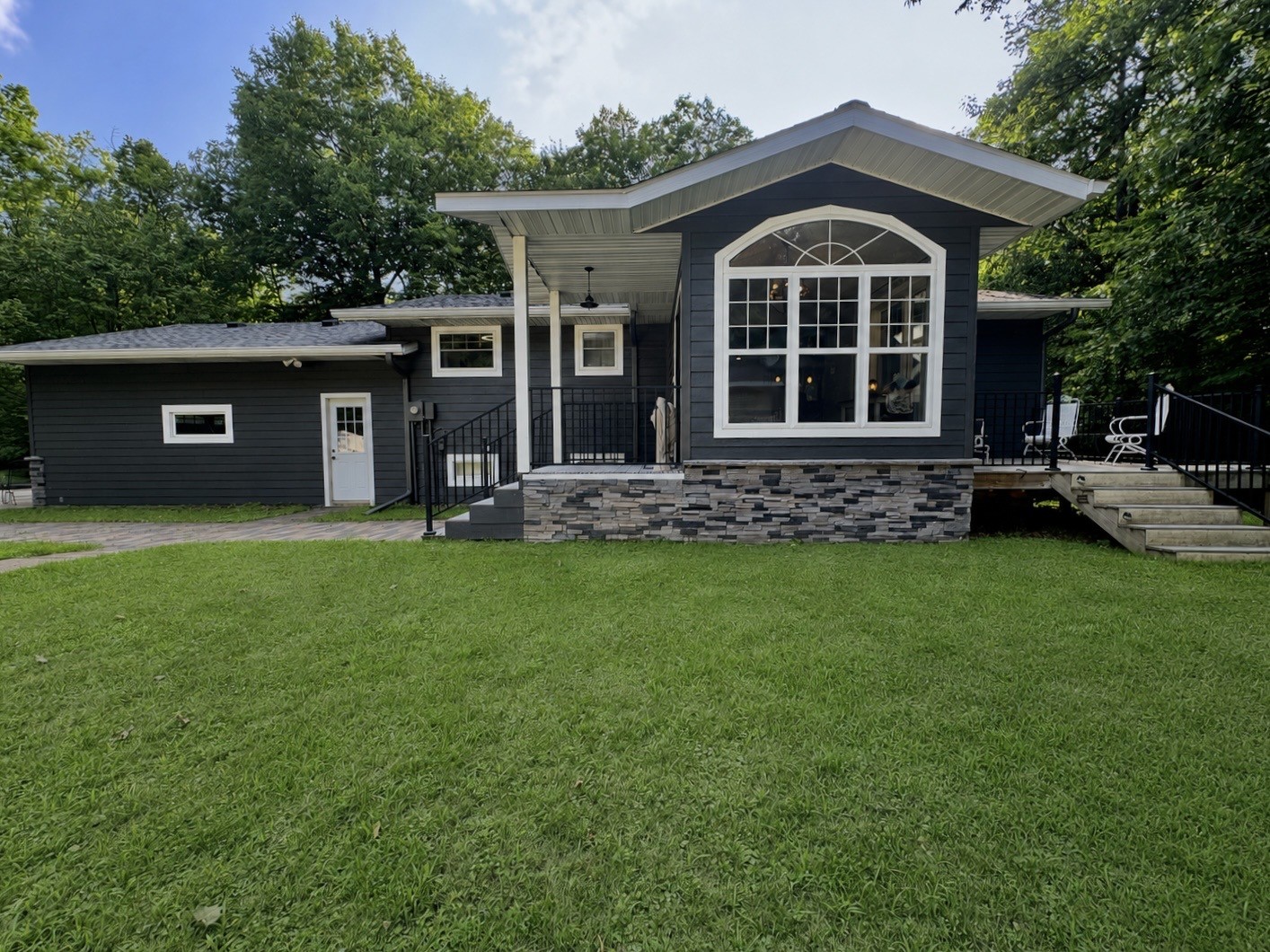 200 Ridgewood Drive Property Photo 3