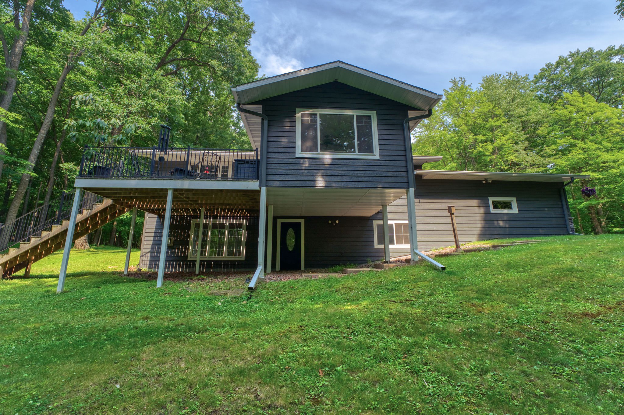 200 Ridgewood Drive Property Photo 4