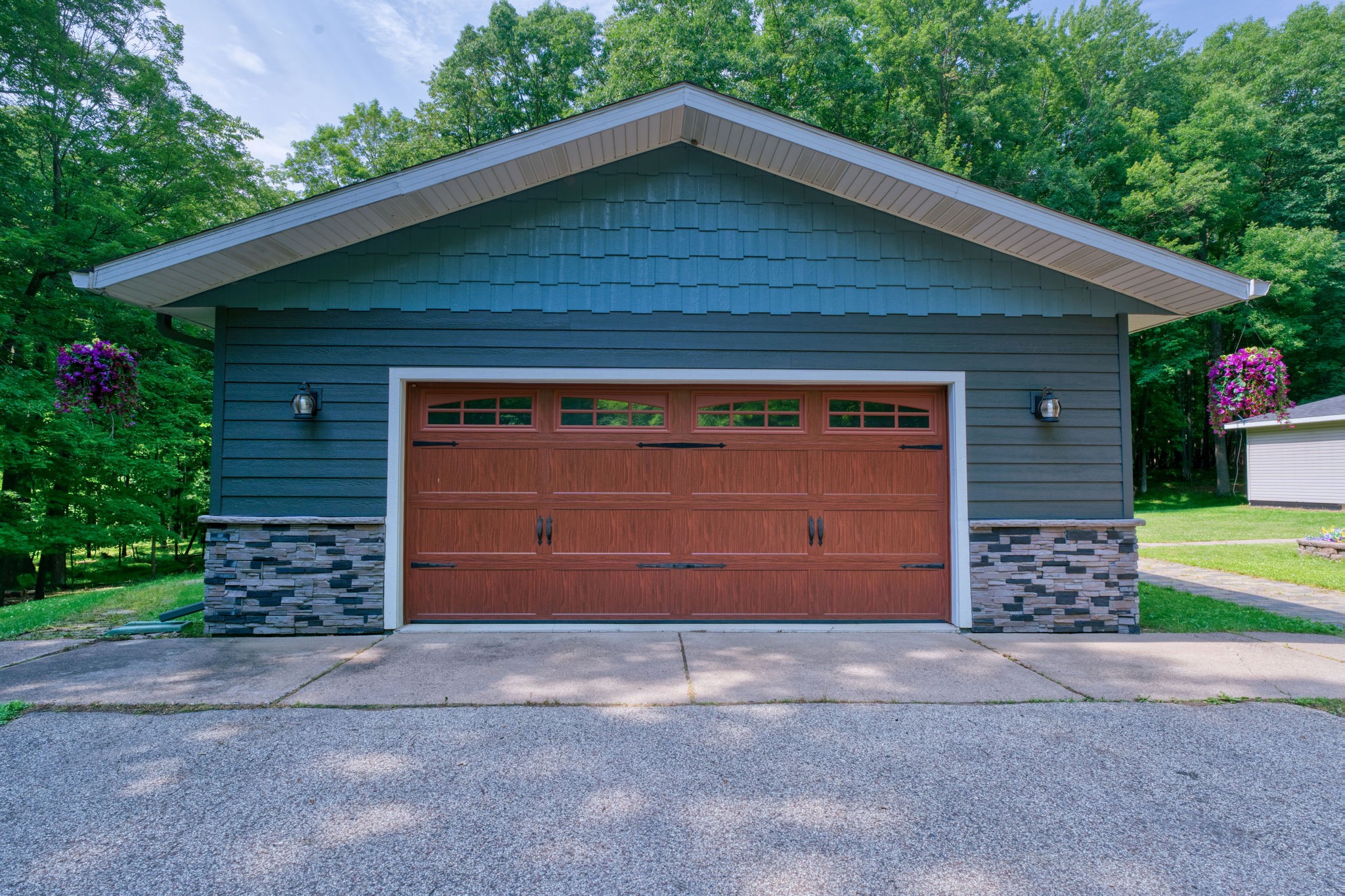 200 Ridgewood Drive Property Photo 8