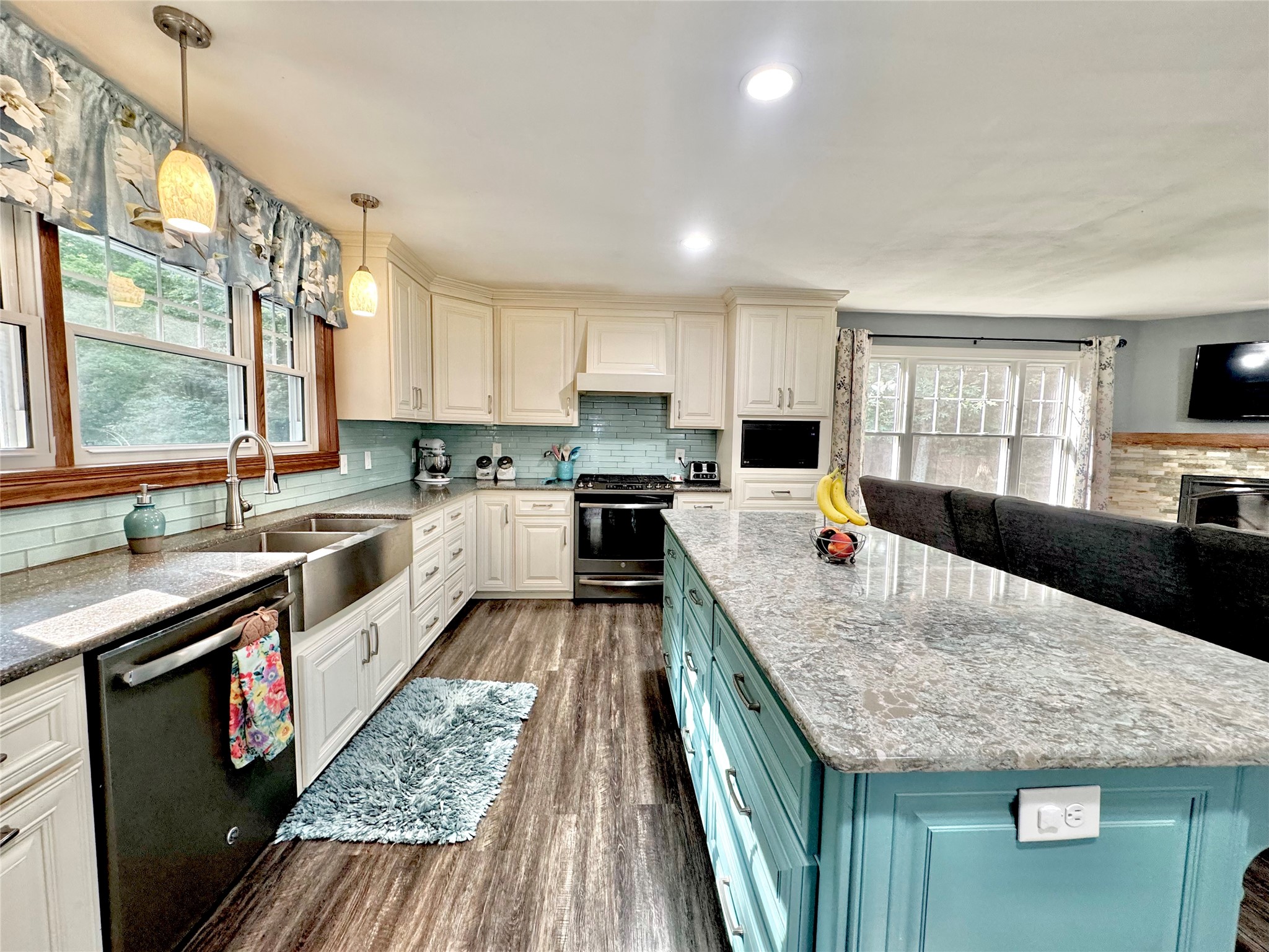 200 Ridgewood Drive Property Photo 15