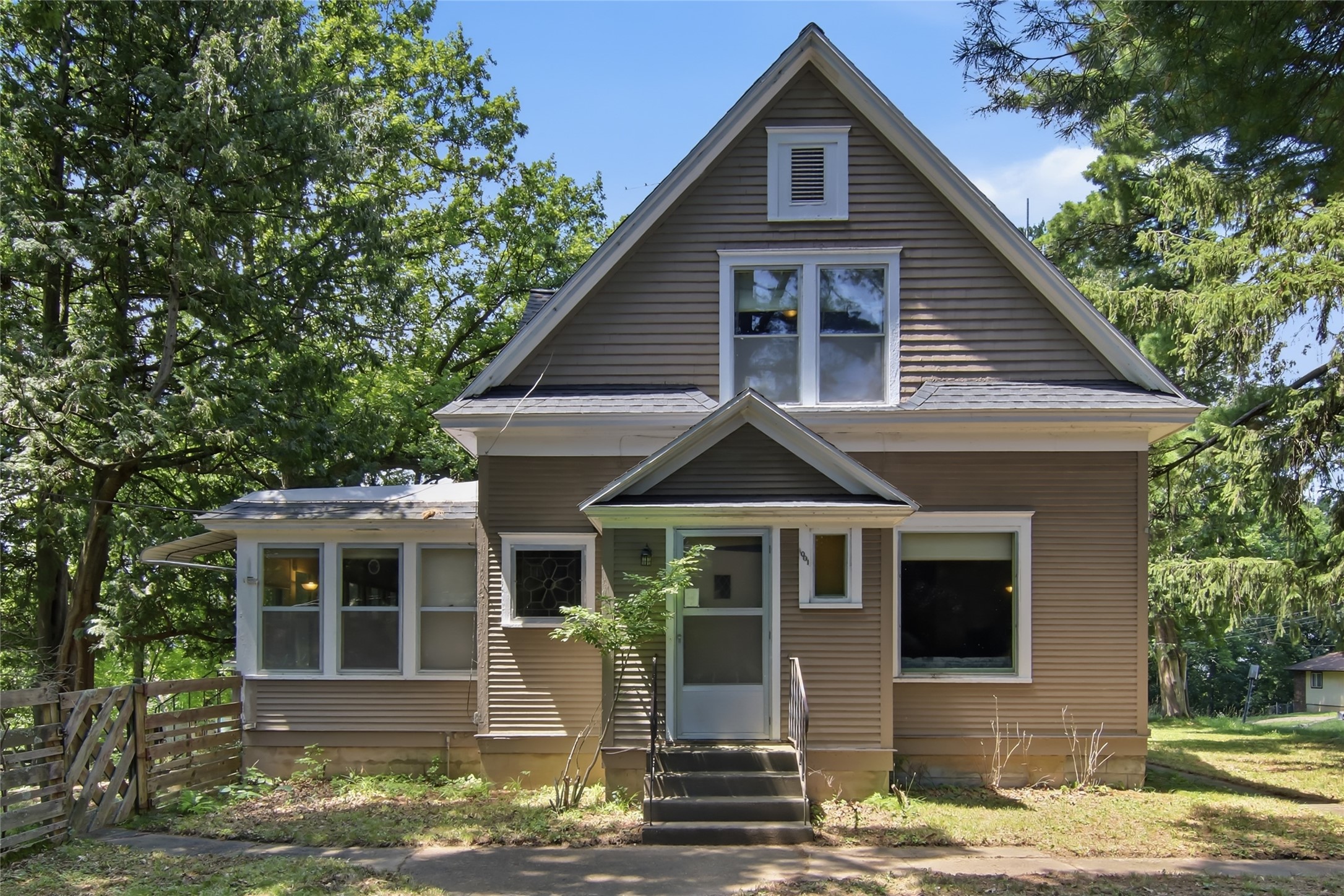 1001 13th Street SE Property Photo 1