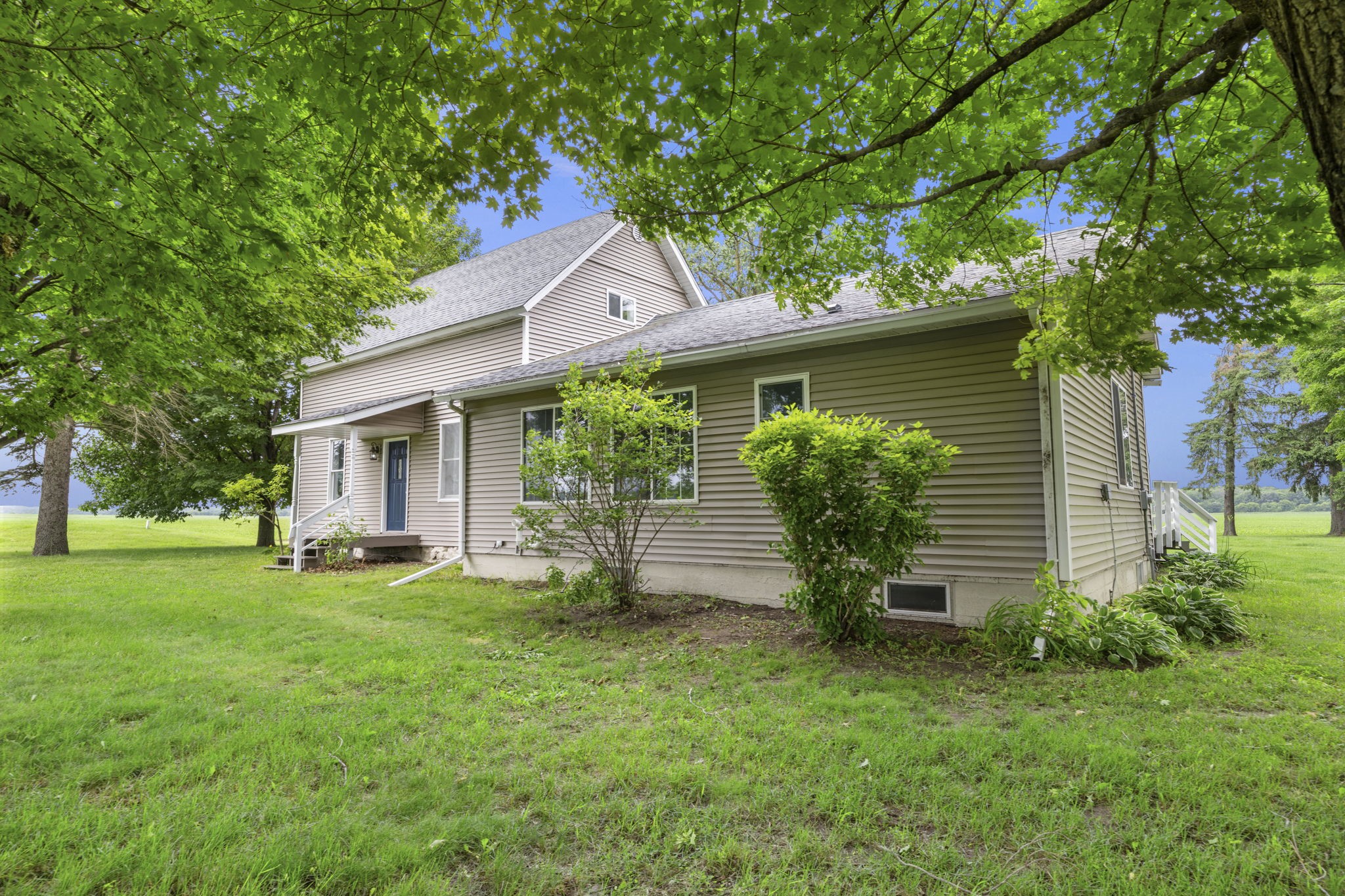 2749 210th Street Property Photo 3