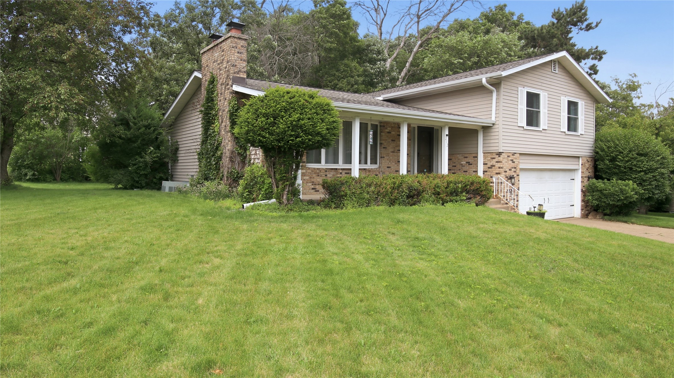 212 Country Club Lane Property Photo 2
