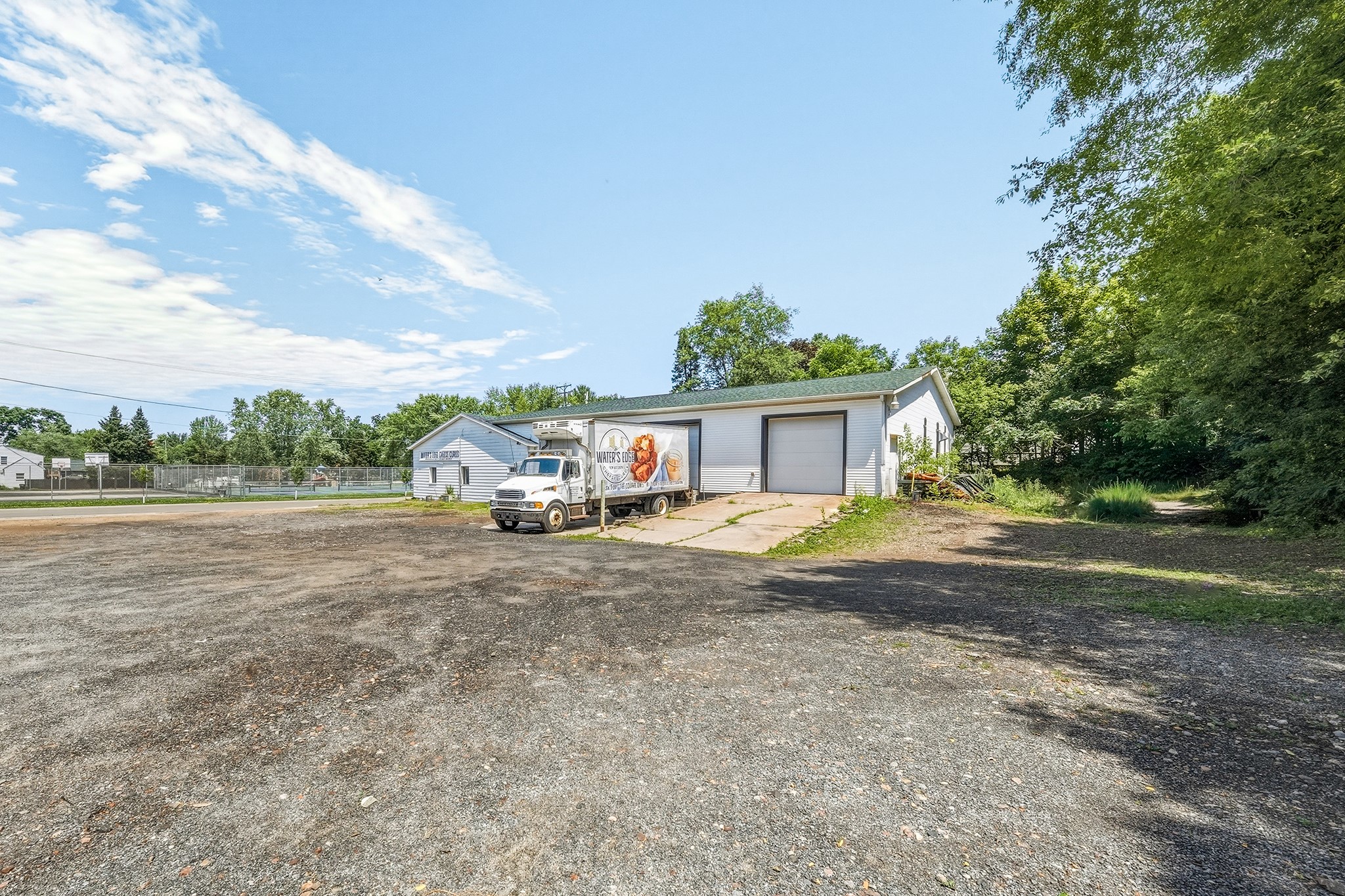15 E Walnut Street Property Photo 3