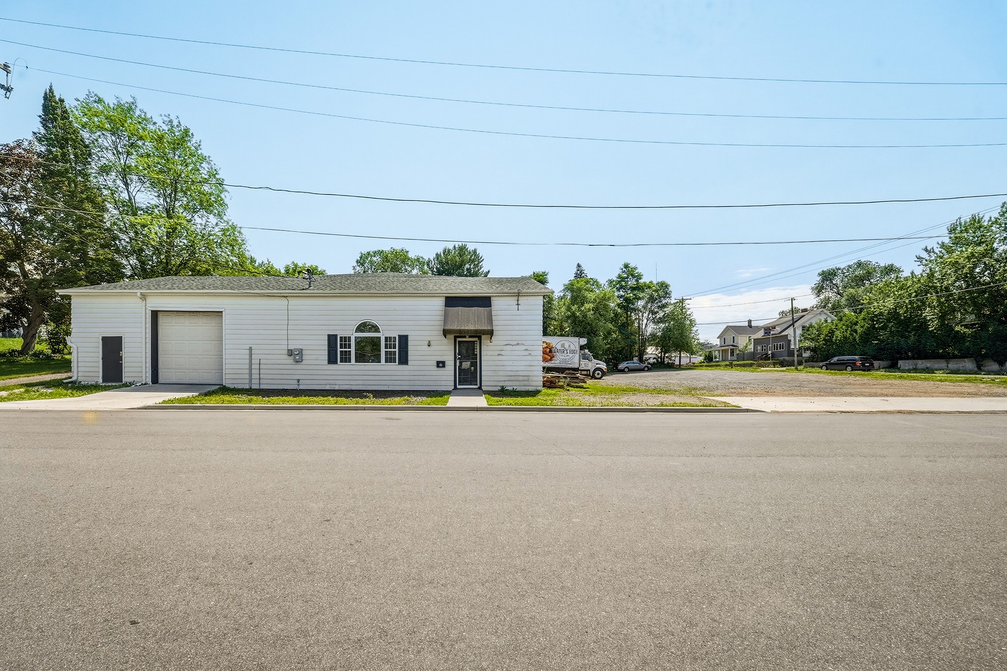 15 E Walnut Street Property Photo 4