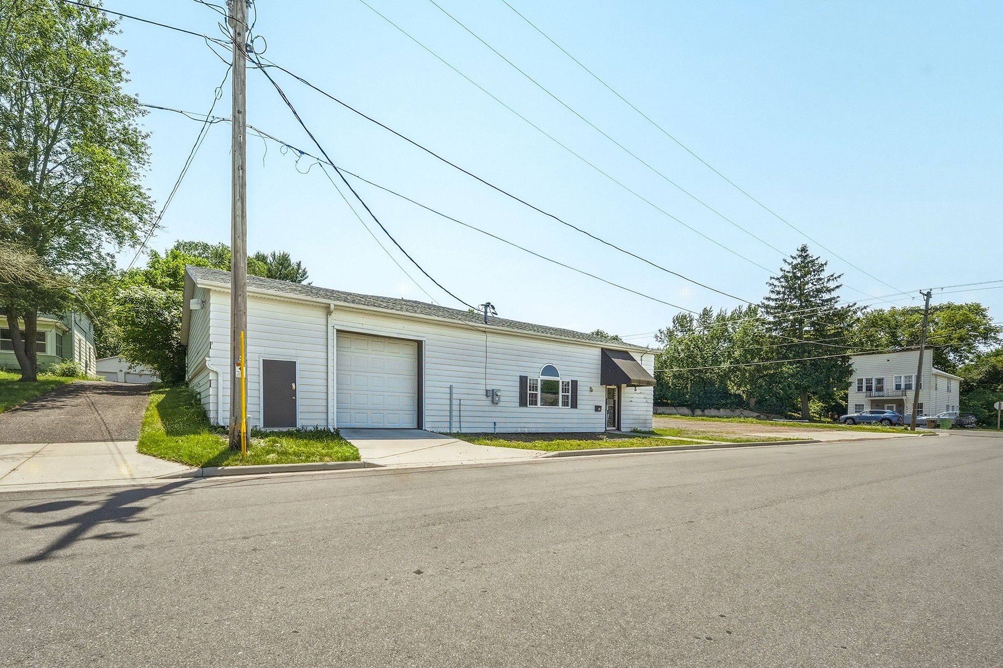 15 E Walnut Street Property Photo 5
