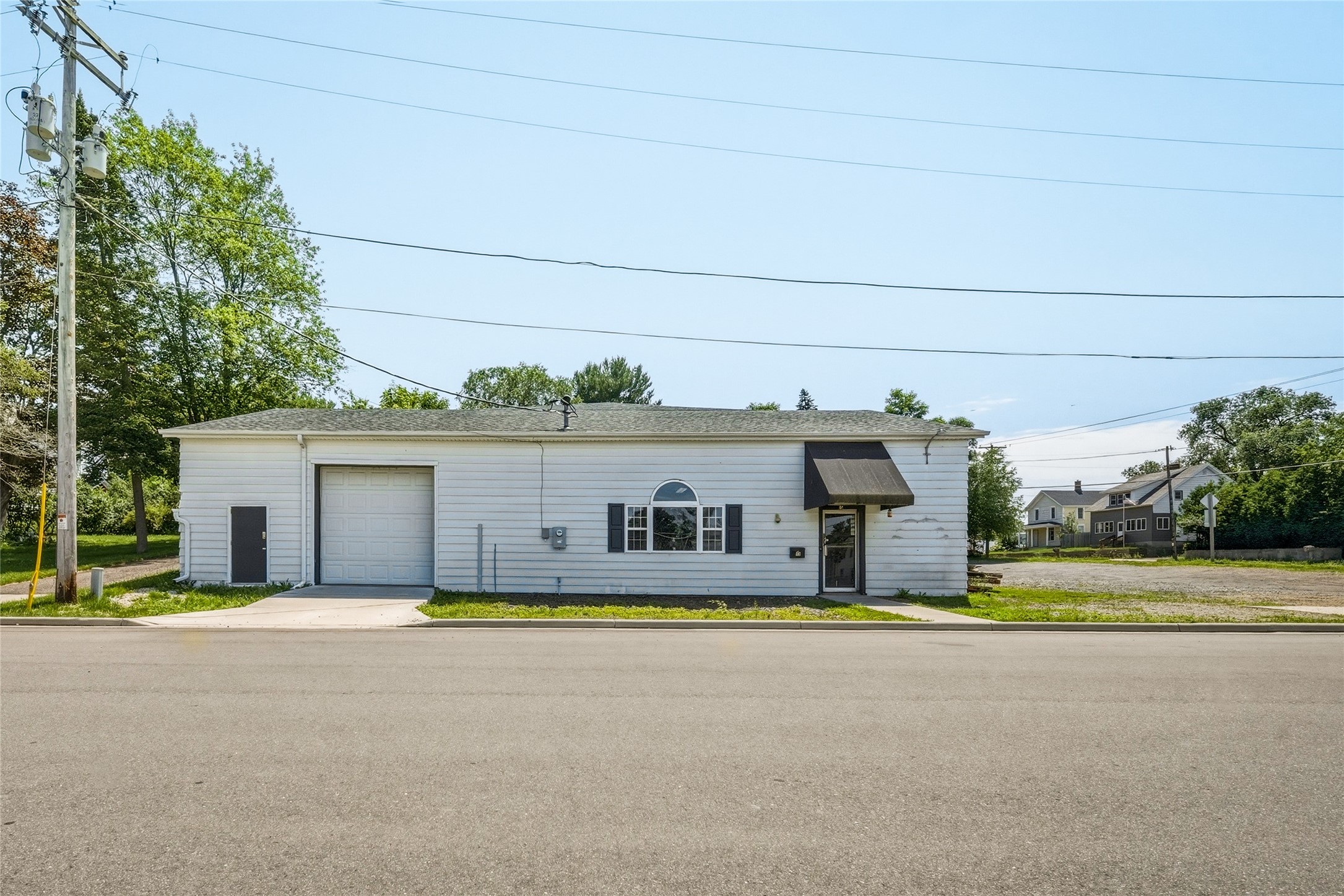 15 E Walnut Street Property Photo 6