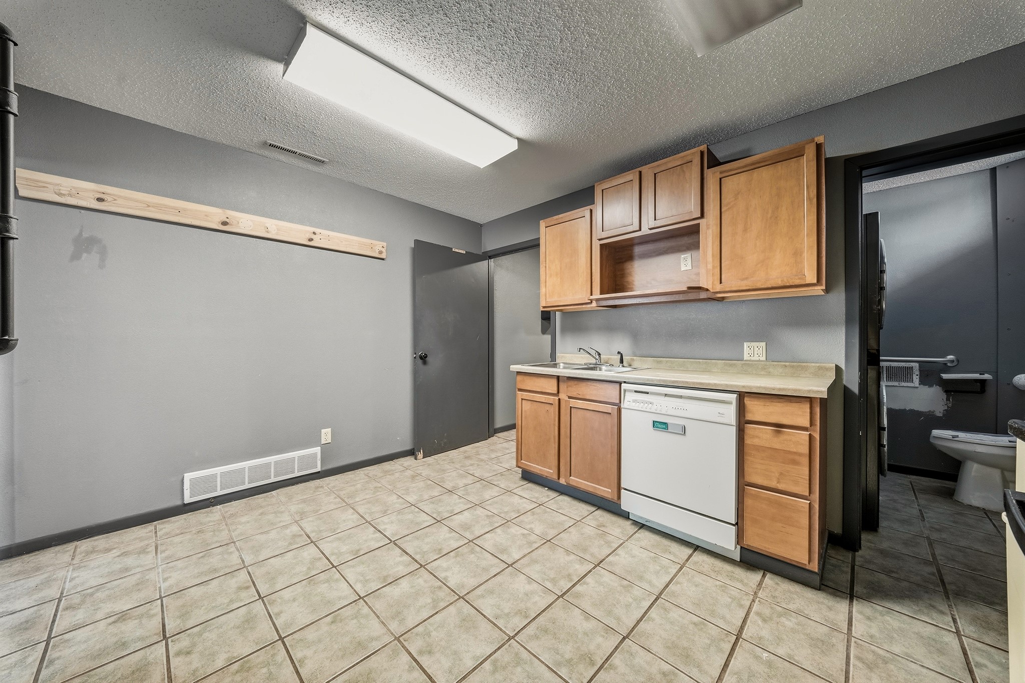 15 E Walnut Street Property Photo 12