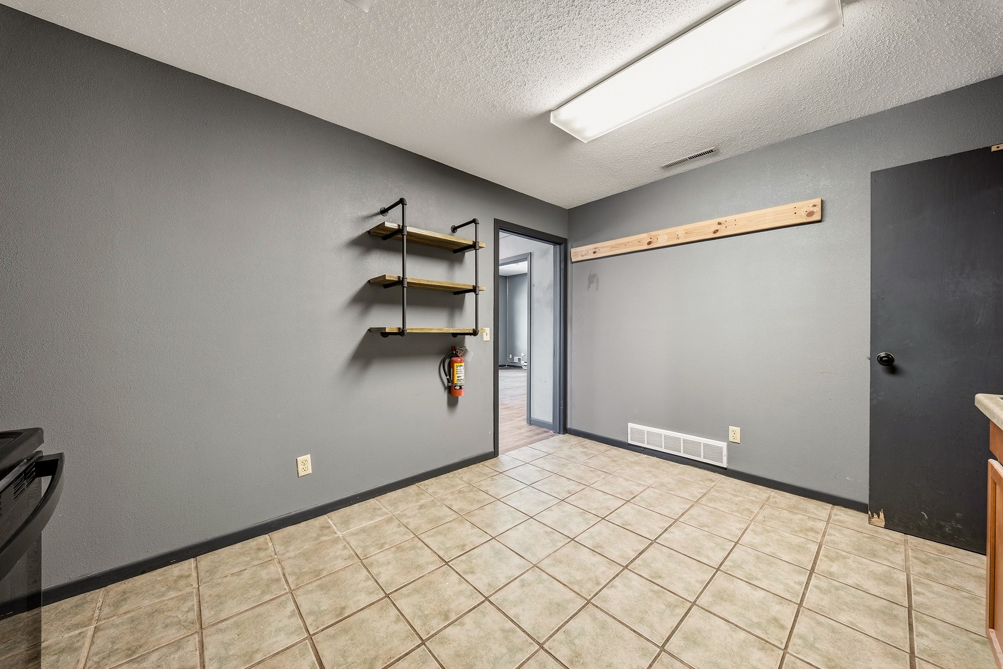 15 E Walnut Street Property Photo 13