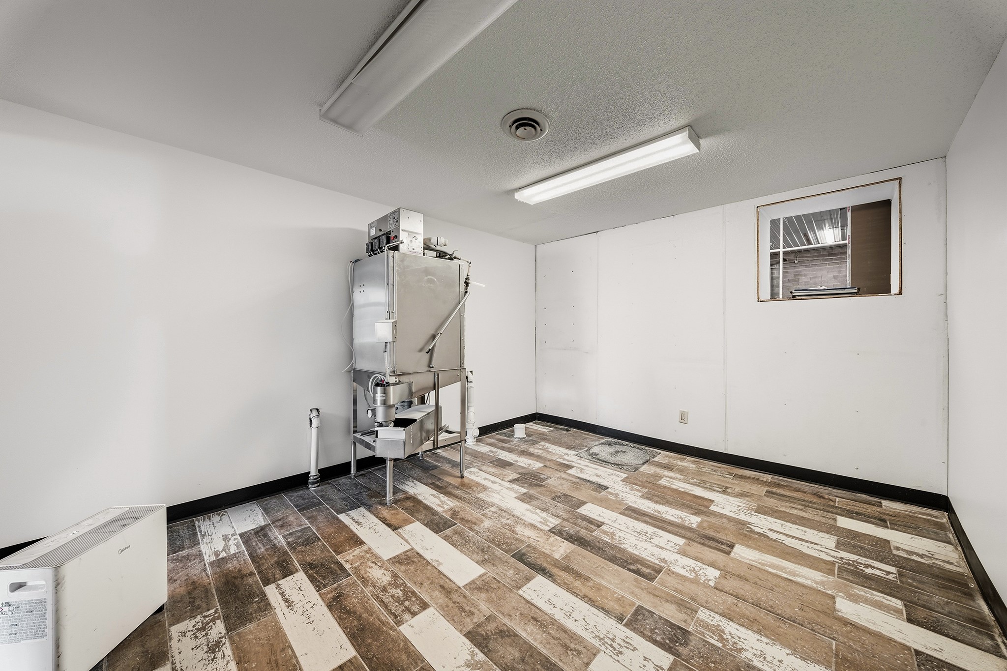 15 E Walnut Street Property Photo 17