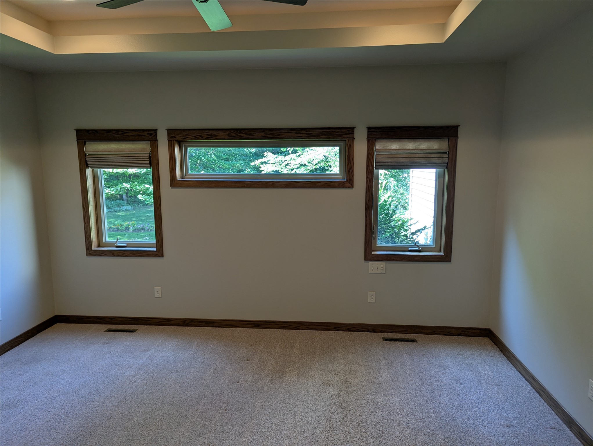 5437 Benjamin Street Property Photo 9