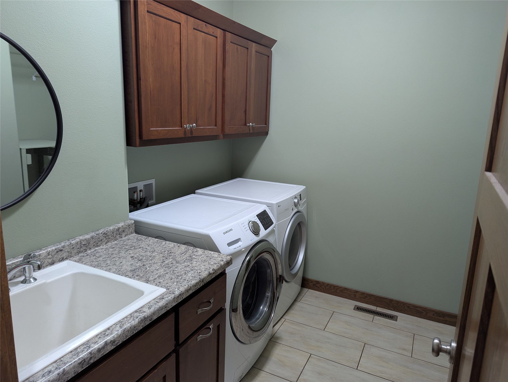 5437 Benjamin Street Property Photo 13