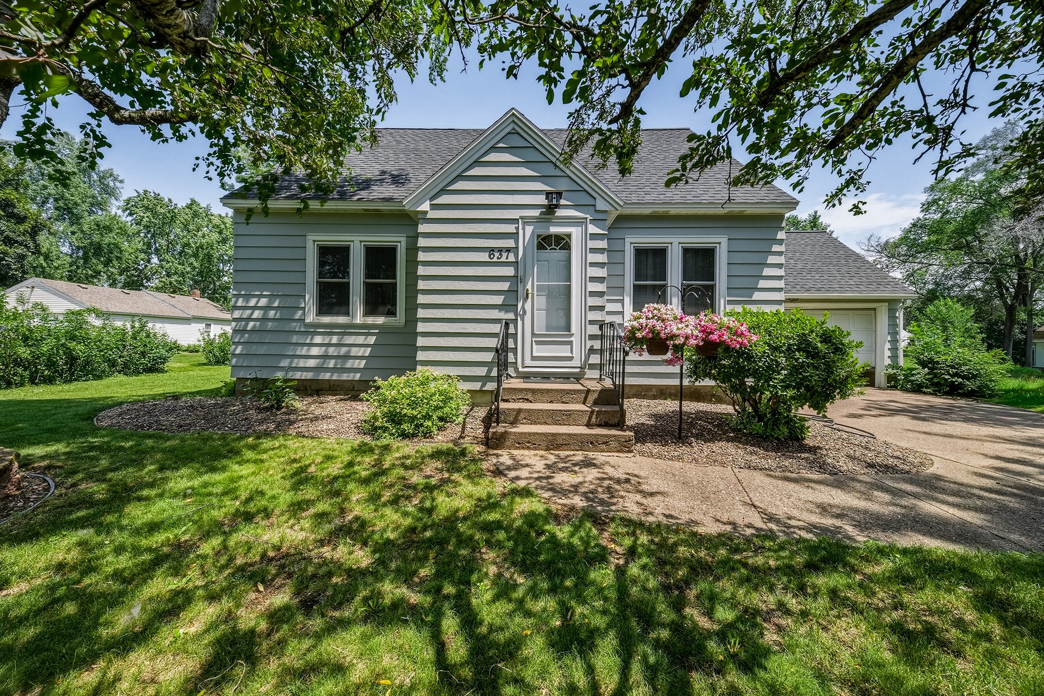 637 Harding Street Property Photo 1