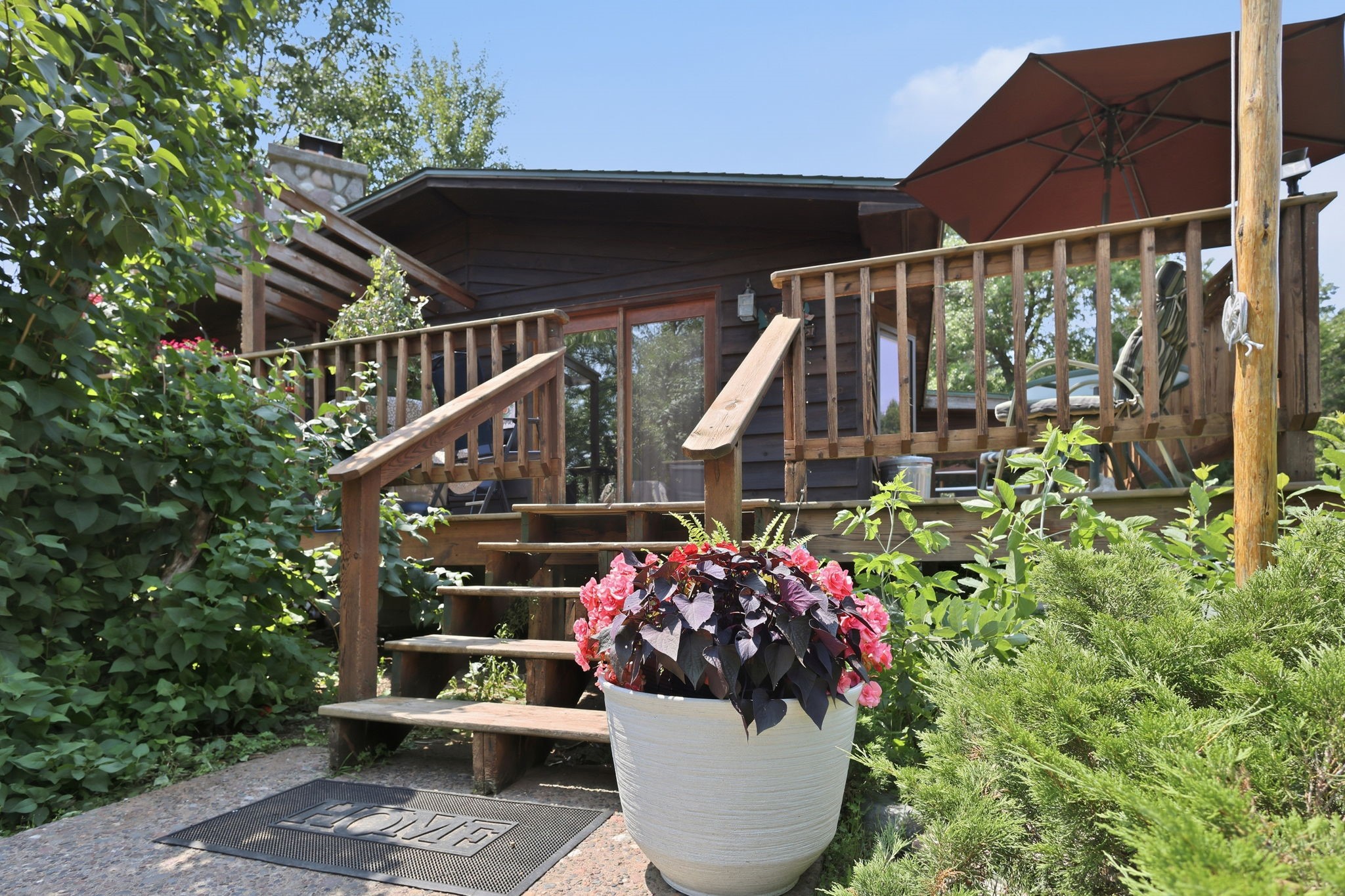 8998 N River Road Property Photo 1