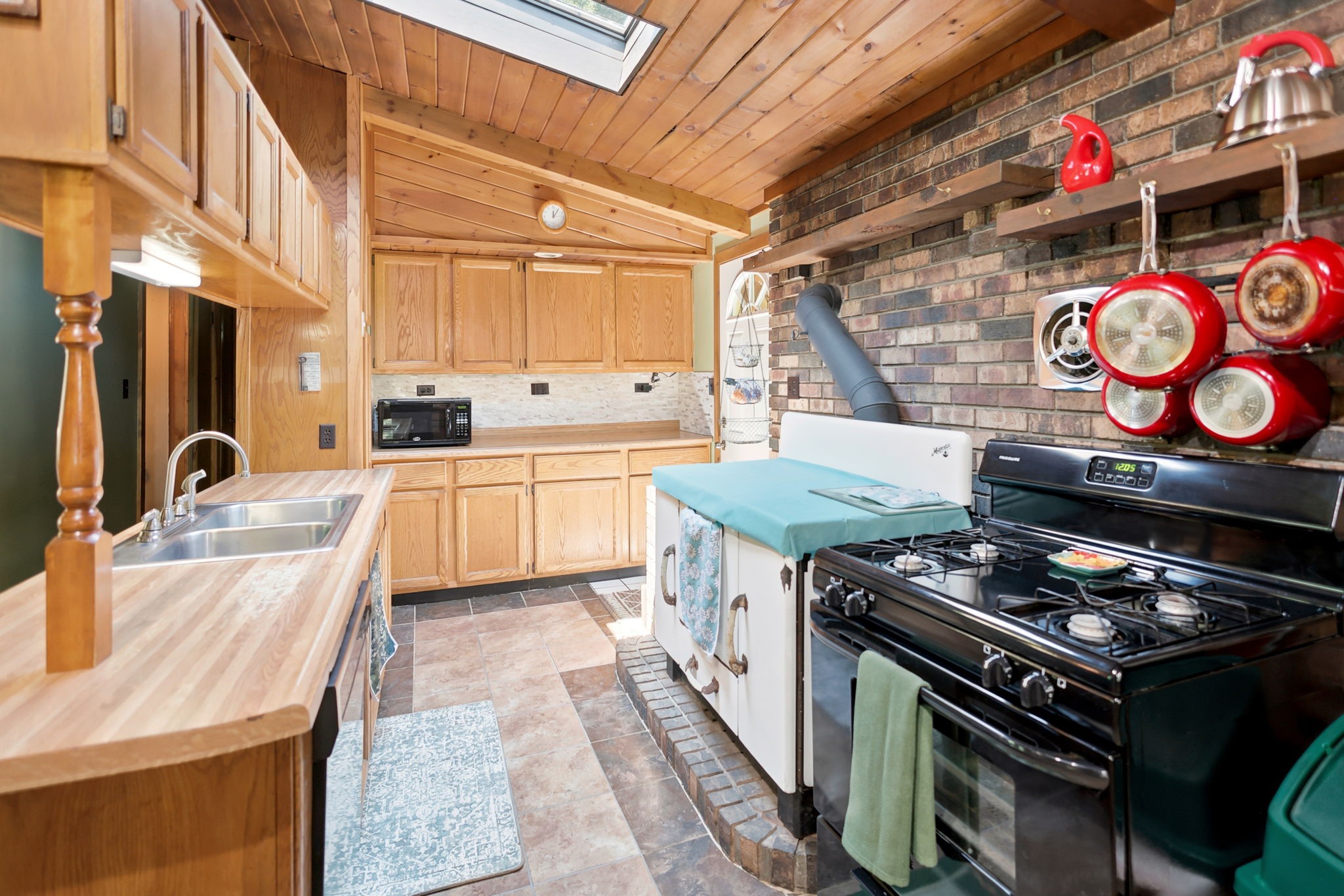 8998 N River Road Property Photo 10