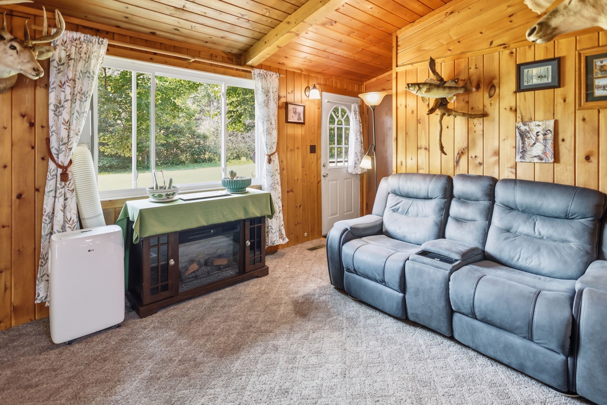 8998 N River Road Property Photo 14