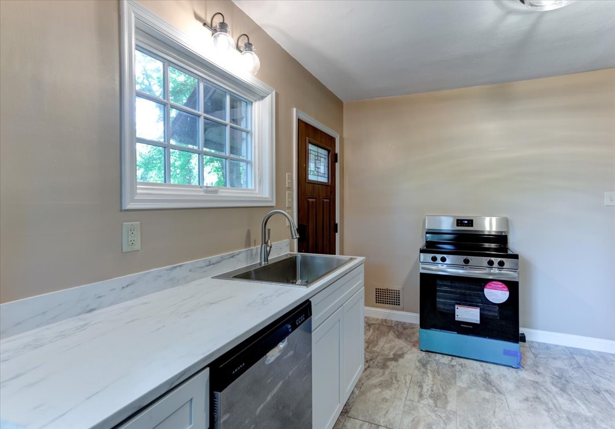 910 Oakwood Boulevard Property Photo 15