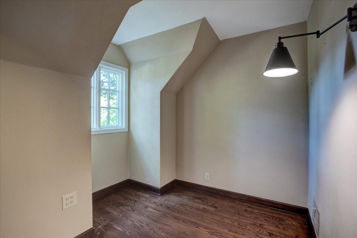 910 Oakwood Boulevard Property Photo 25