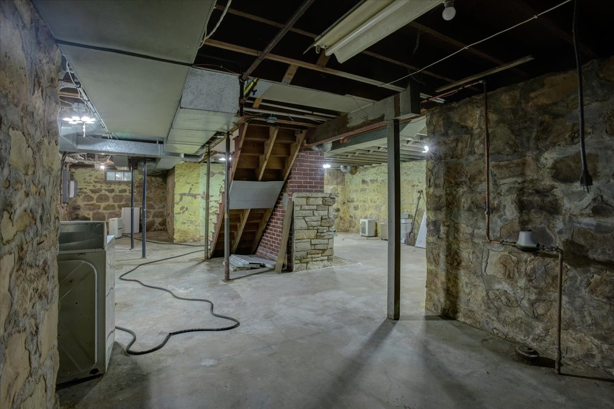 910 Oakwood Boulevard Property Photo 35