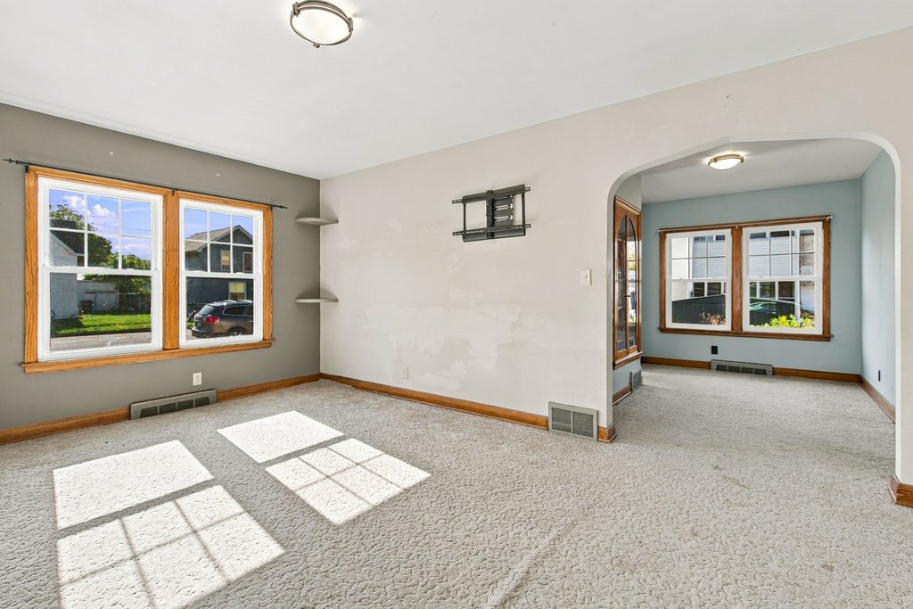 24 S Grove Street Property Photo 2