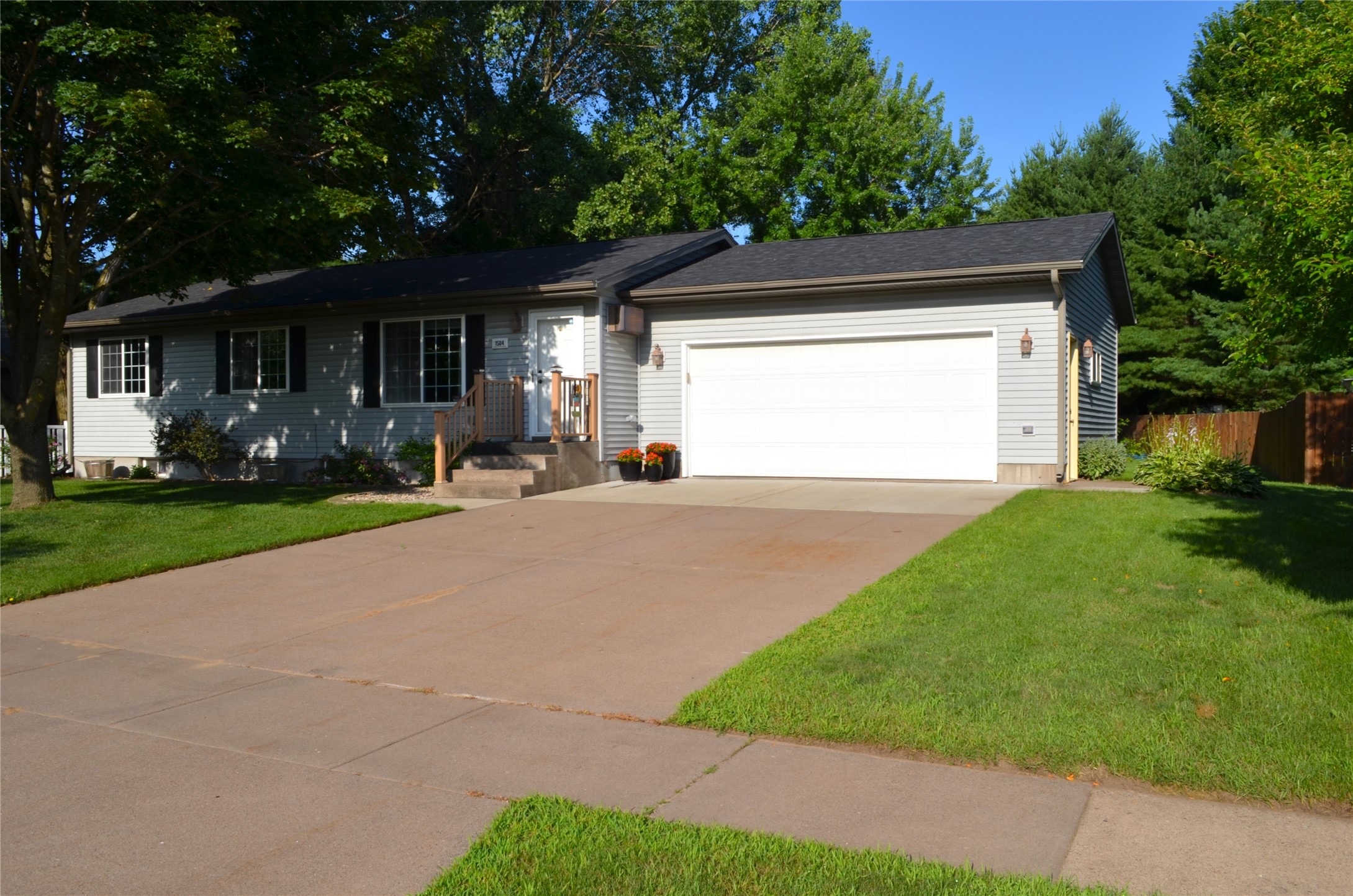 1504 Winchester Way Property Photo 1