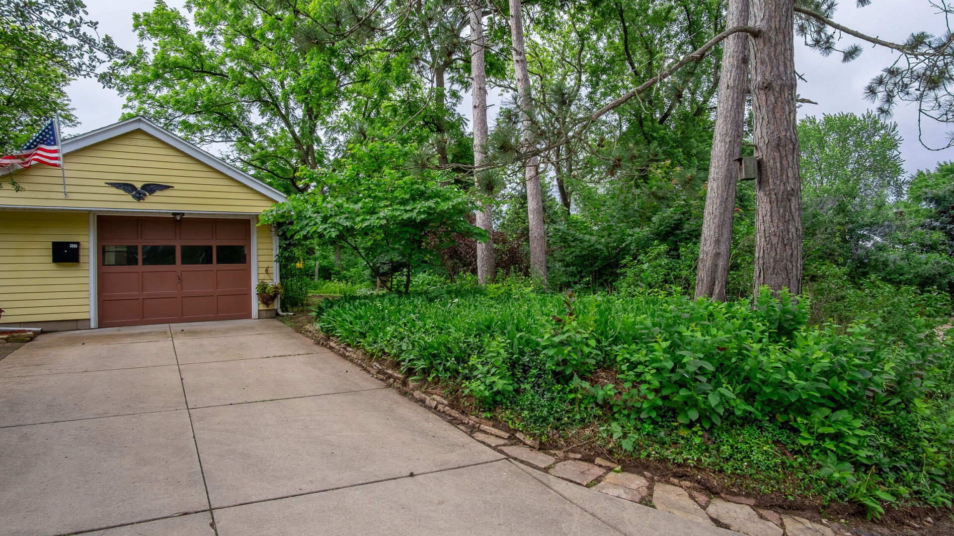 422 W Central Street Property Photo 3
