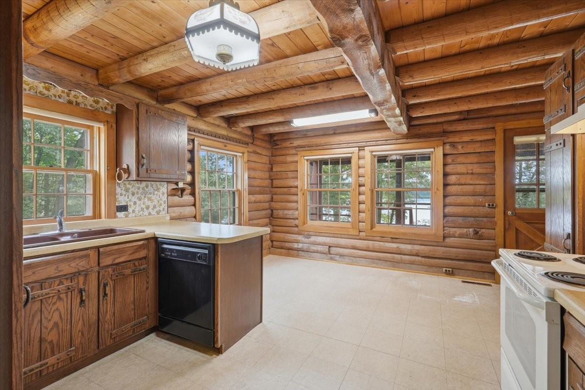 22498 Little Deer Road Property Photo 9
