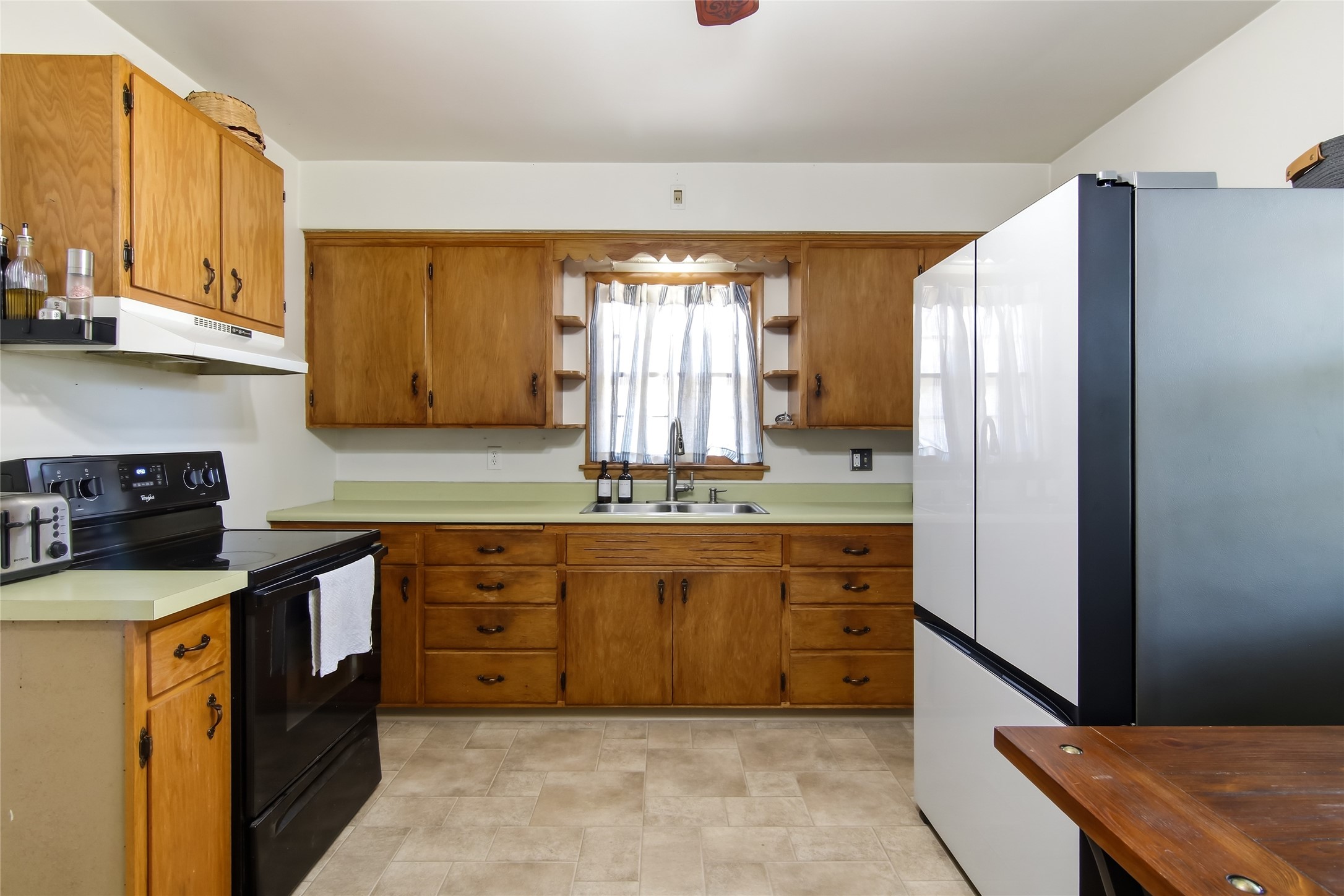484 A Street Property Photo 8