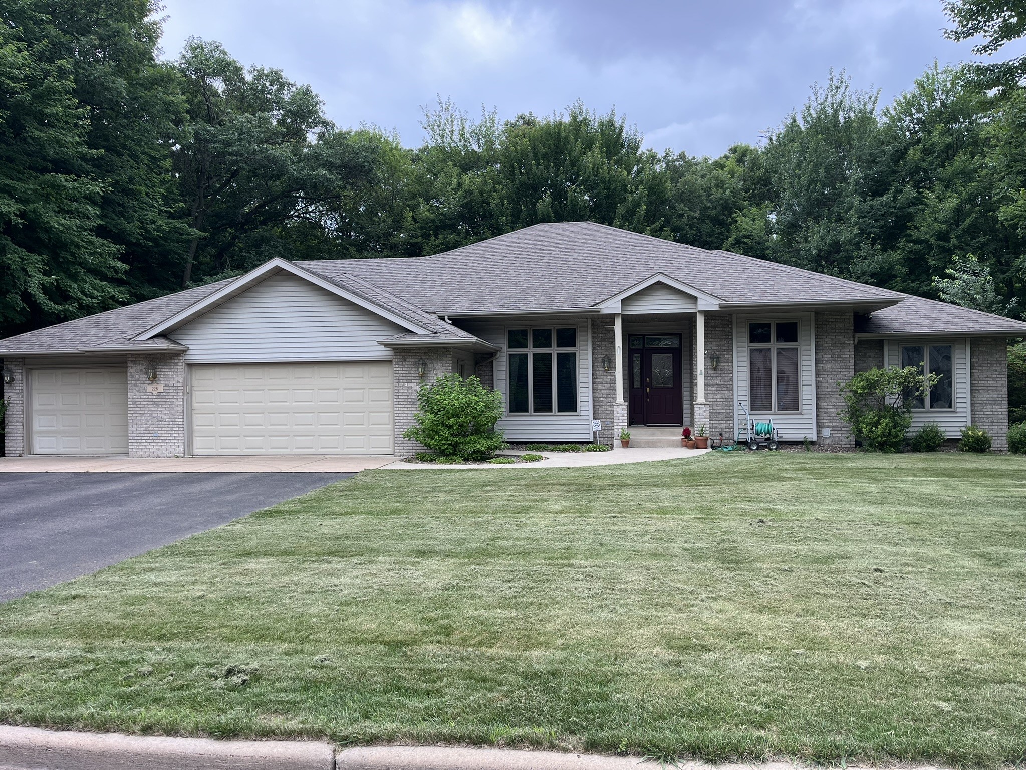 228 Oak Knoll Drive Property Photo 1