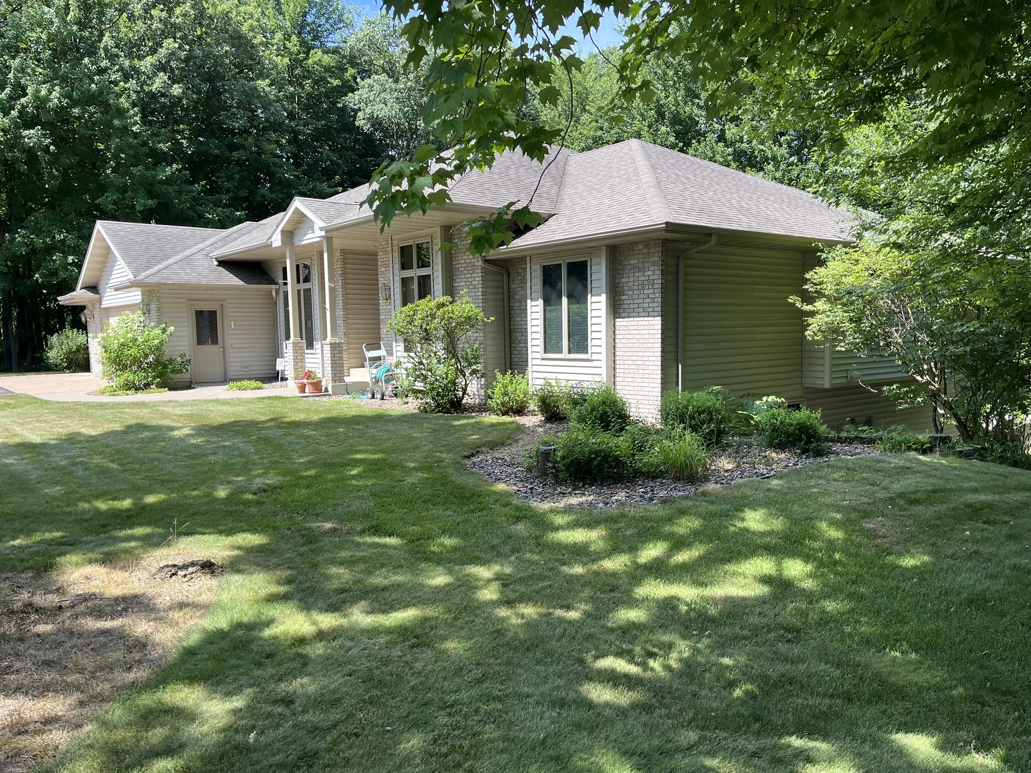 228 Oak Knoll Drive Property Photo 2