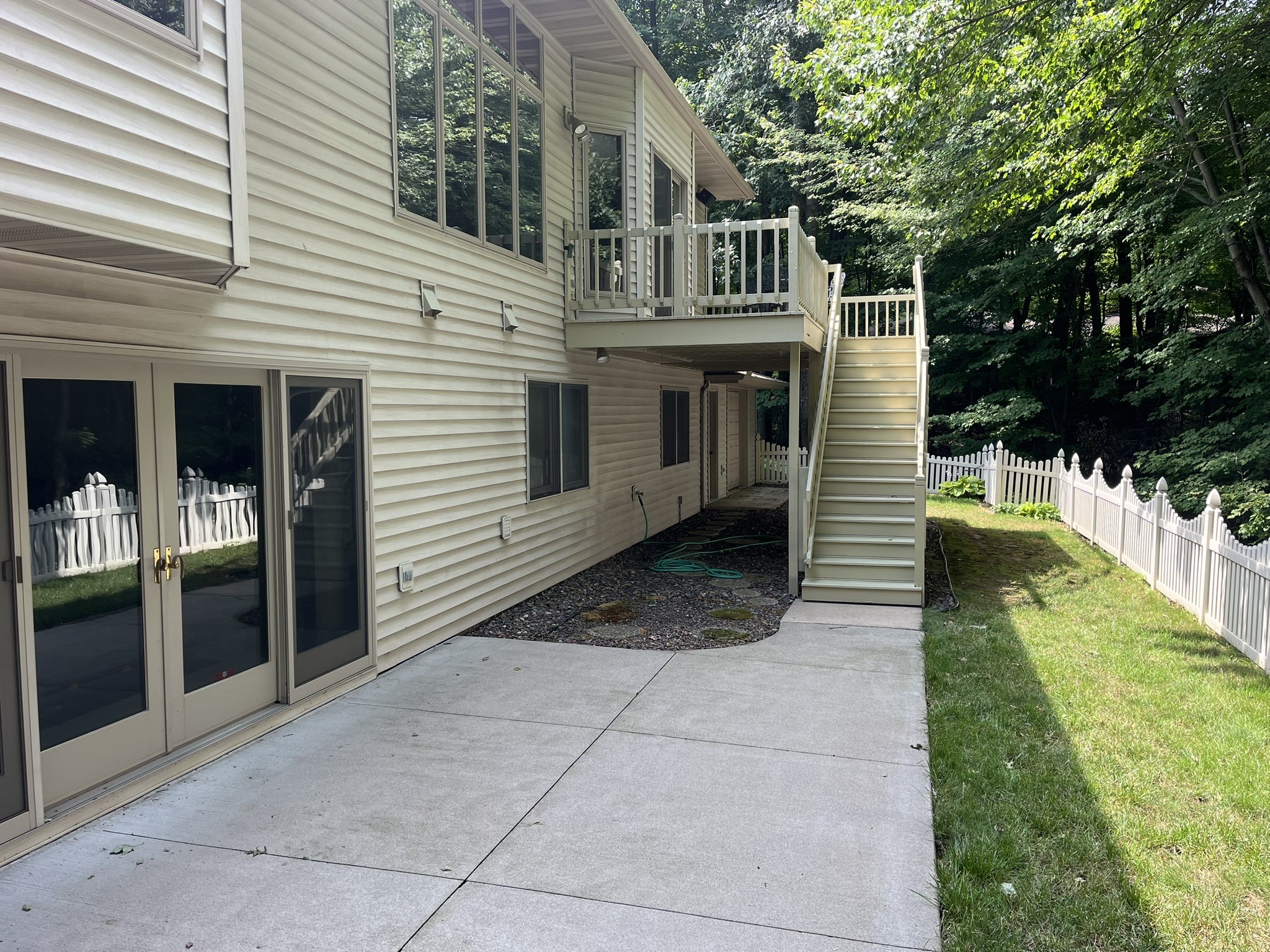 228 Oak Knoll Drive Property Photo 4