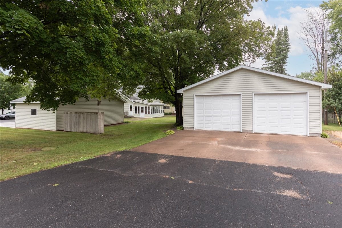 2216 3rd Street E Property Photo 49