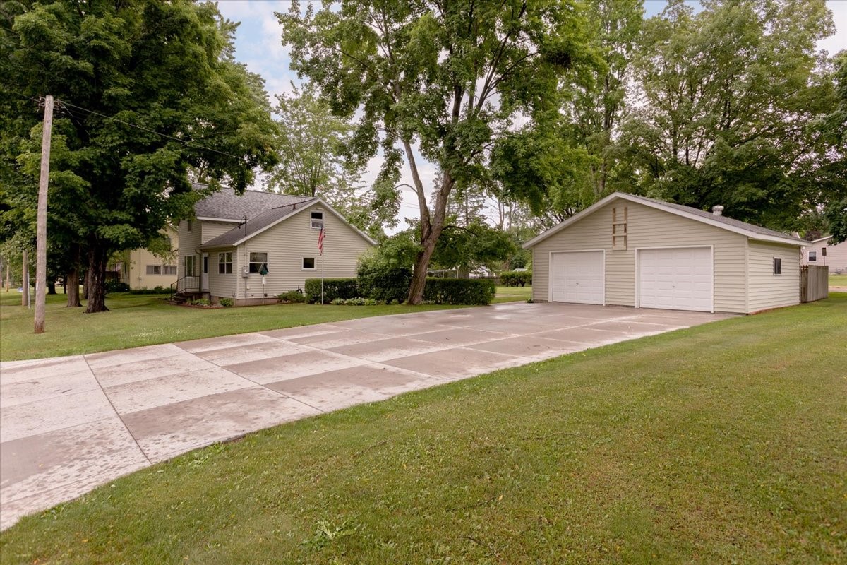 2216 3rd Street E Property Photo 51
