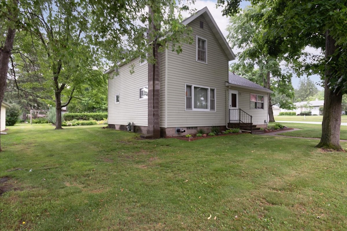 2216 3rd Street E Property Photo 52
