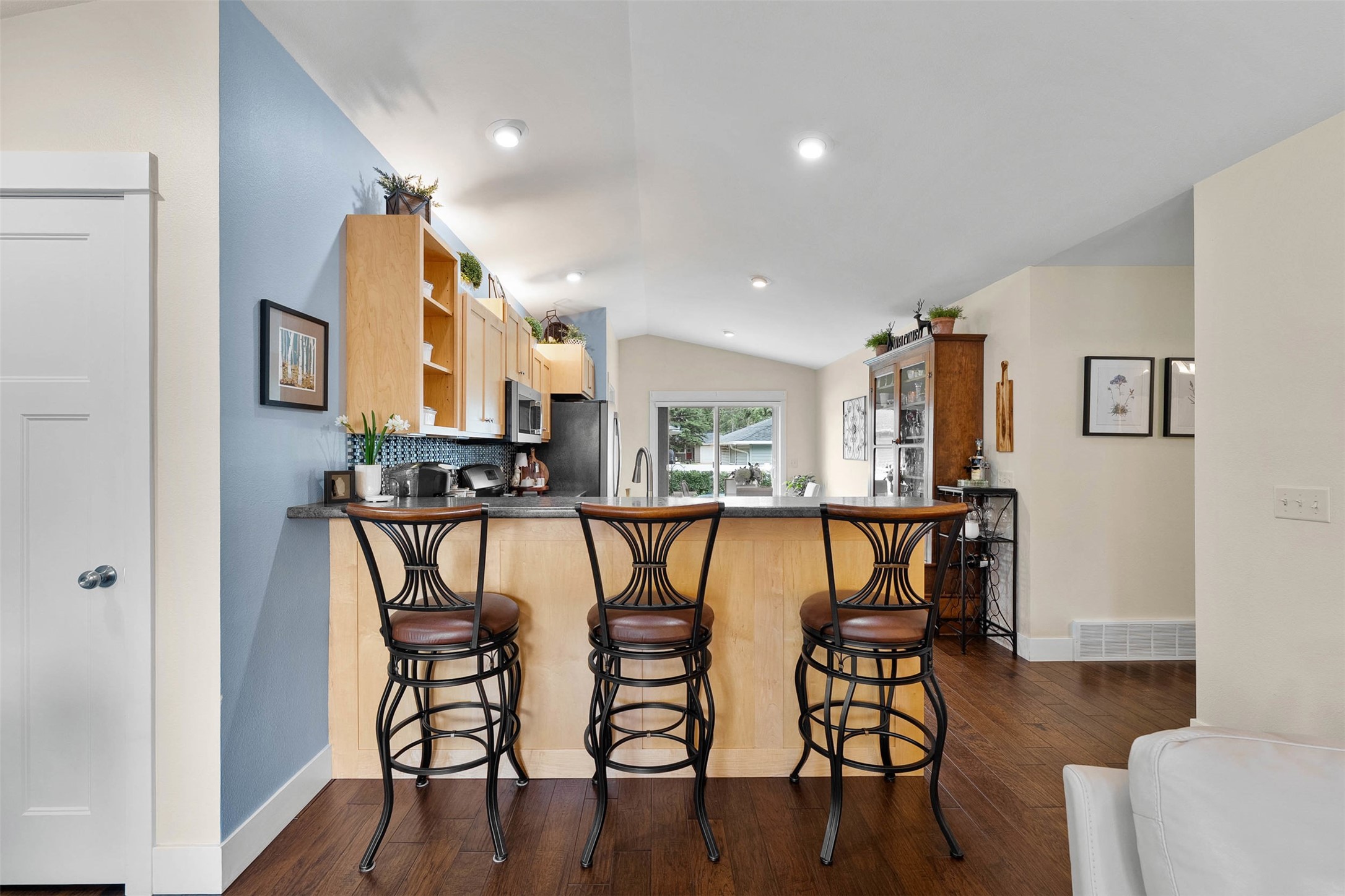 1715 E Clairemont Avenue Property Photo 8