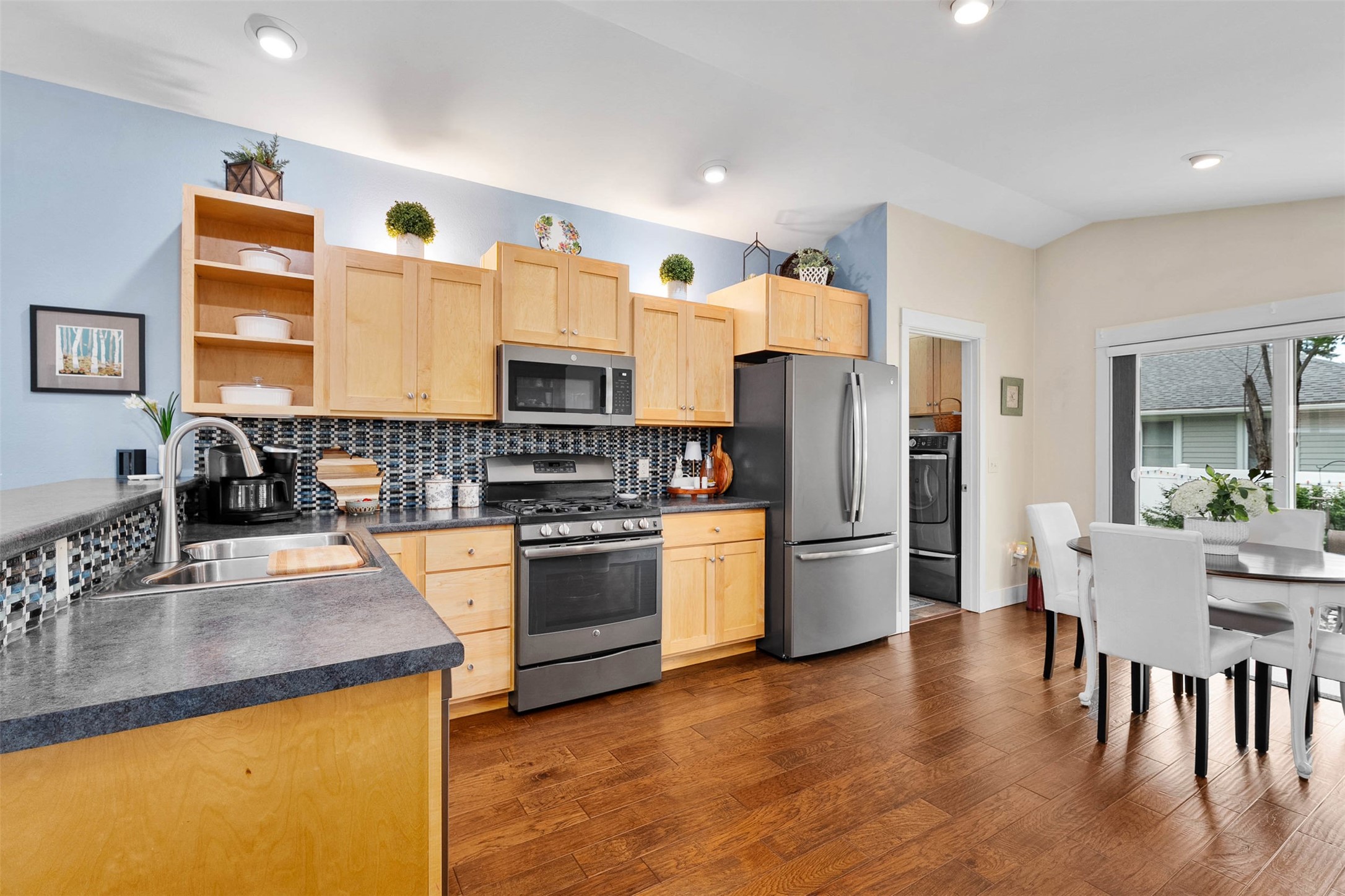 1715 E Clairemont Avenue Property Photo 10