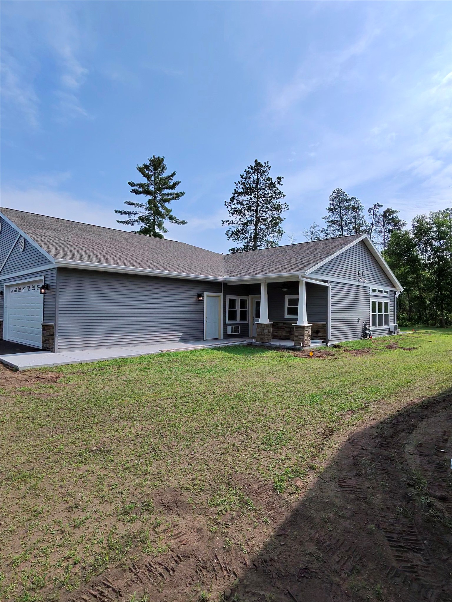 15832 Laura Drive B Property Photo 1