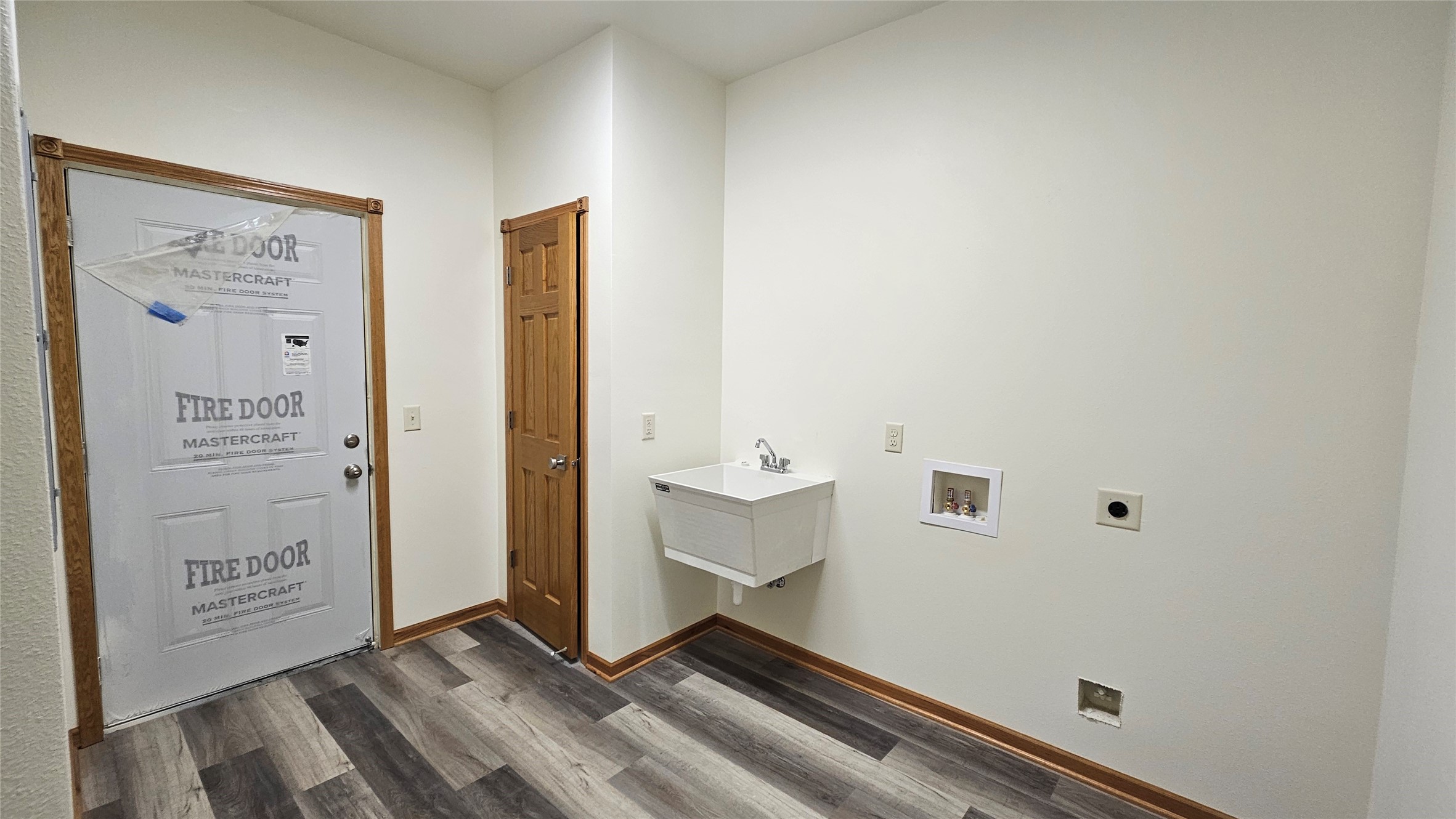 15832 Laura Drive B Property Photo 9