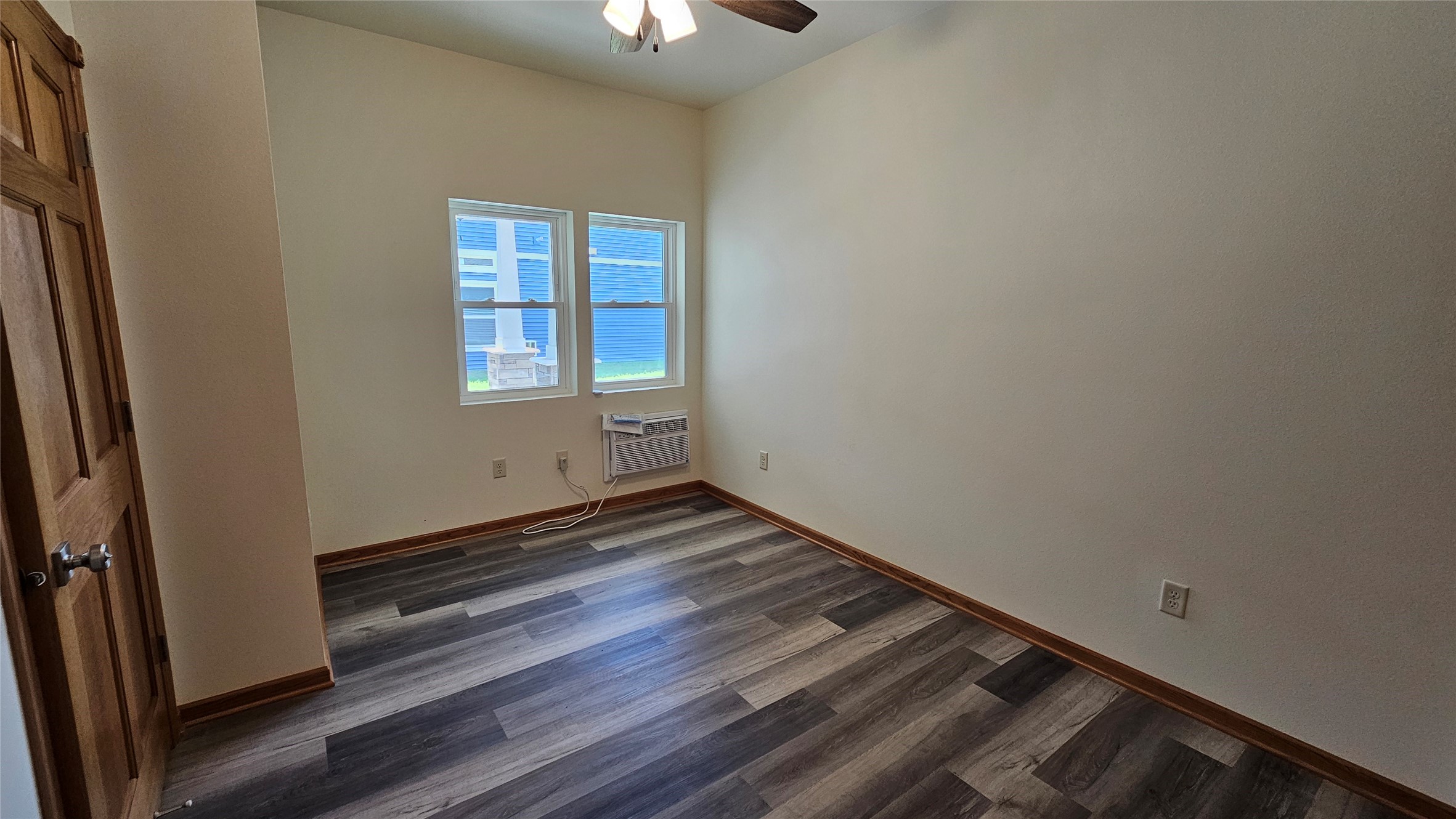 15832 Laura Drive B Property Photo 12