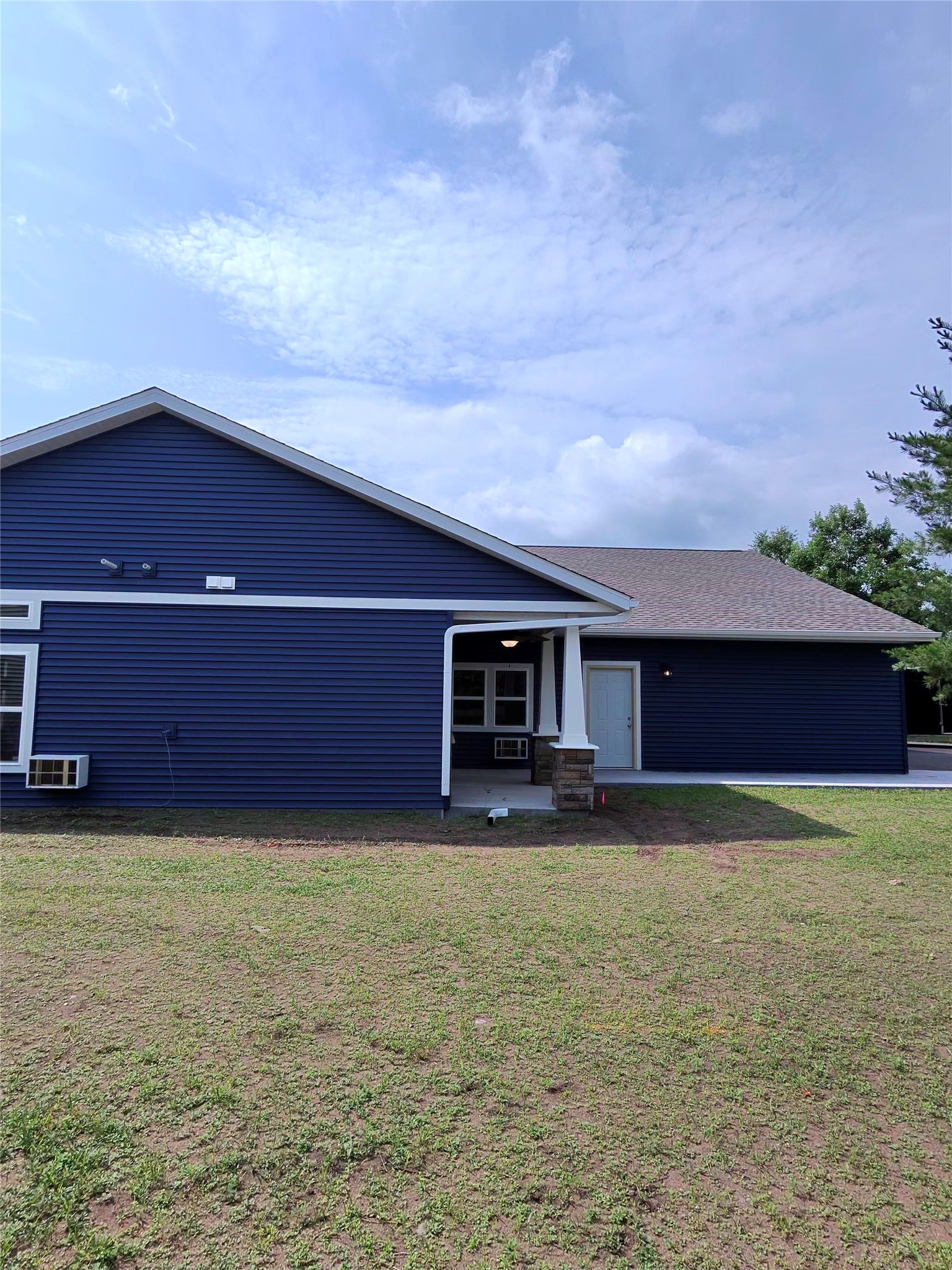15838 Laura Drive B Property Photo 6