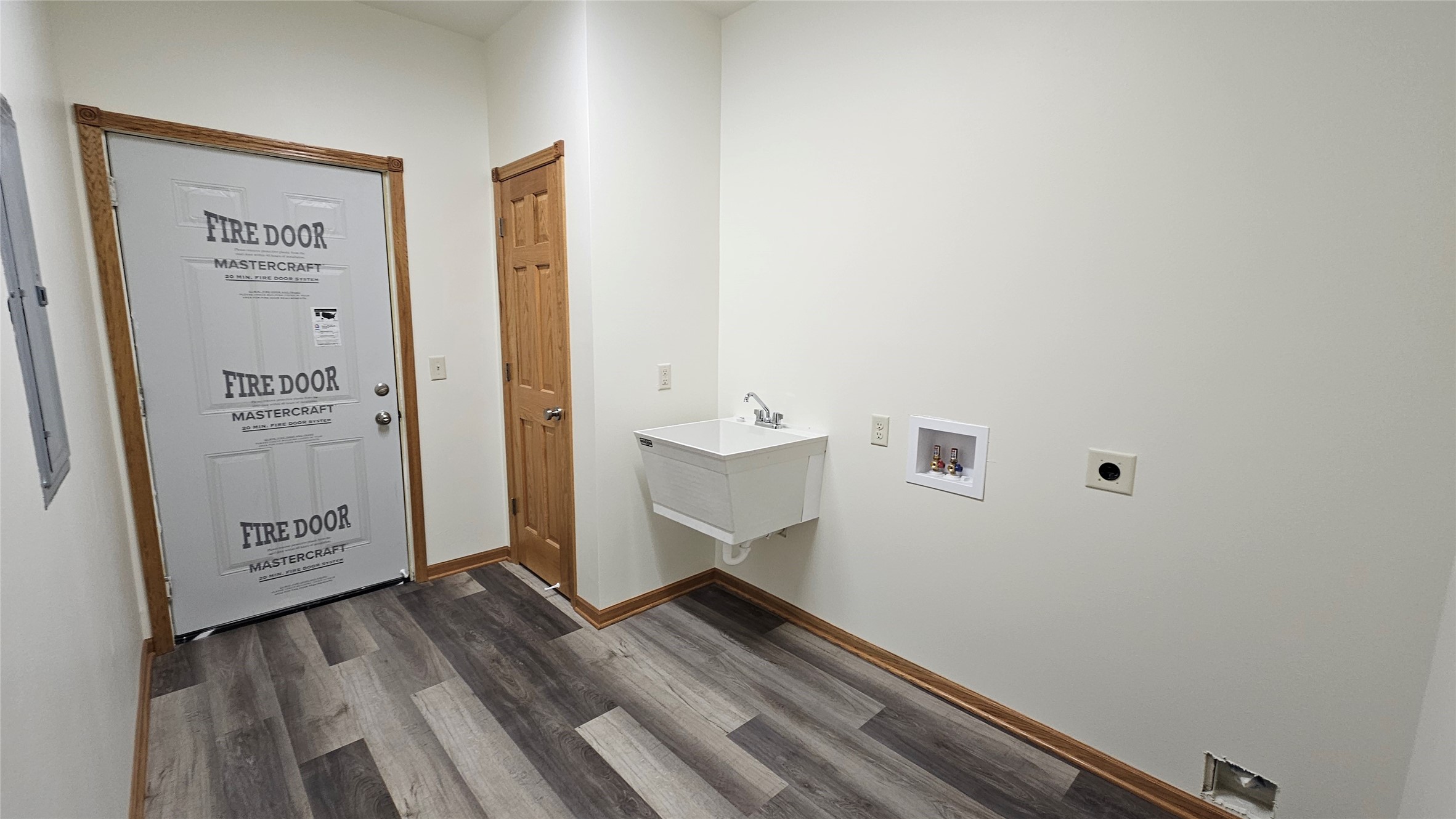 15838 Laura Drive B Property Photo 9