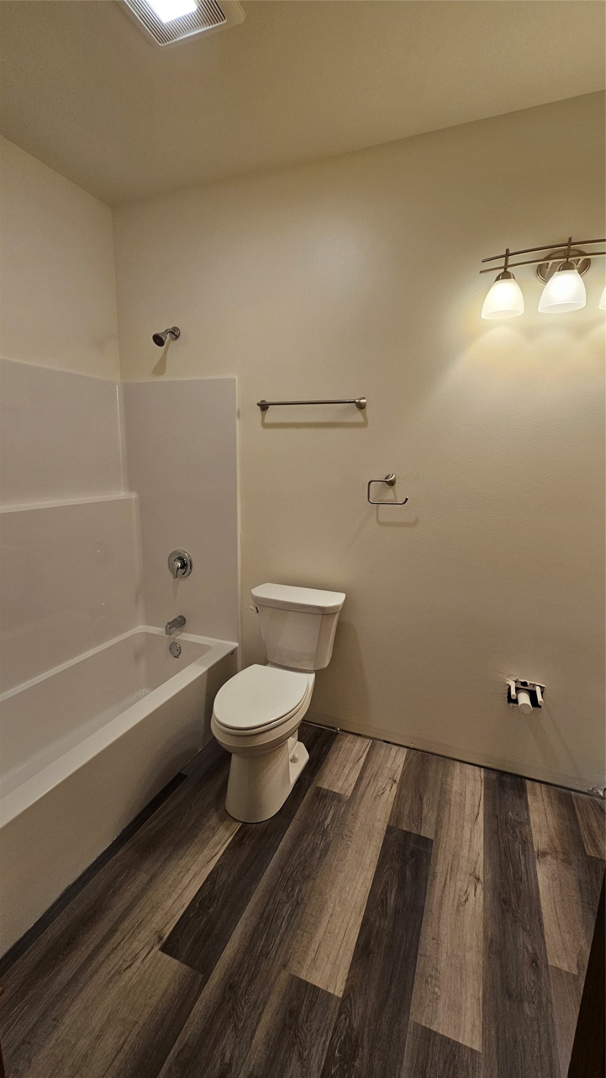 15838 Laura Drive B Property Photo 10