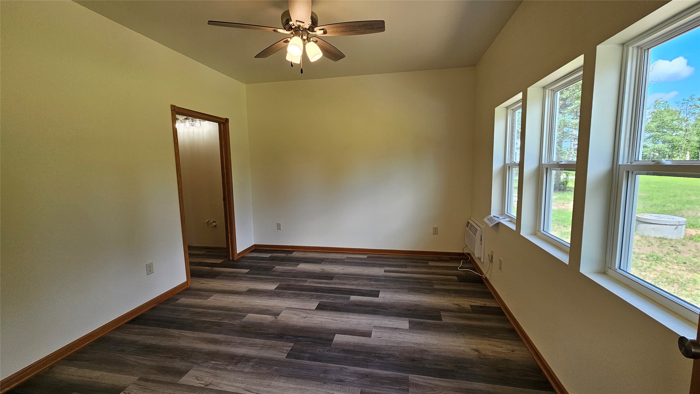 15838 Laura Drive B Property Photo 18