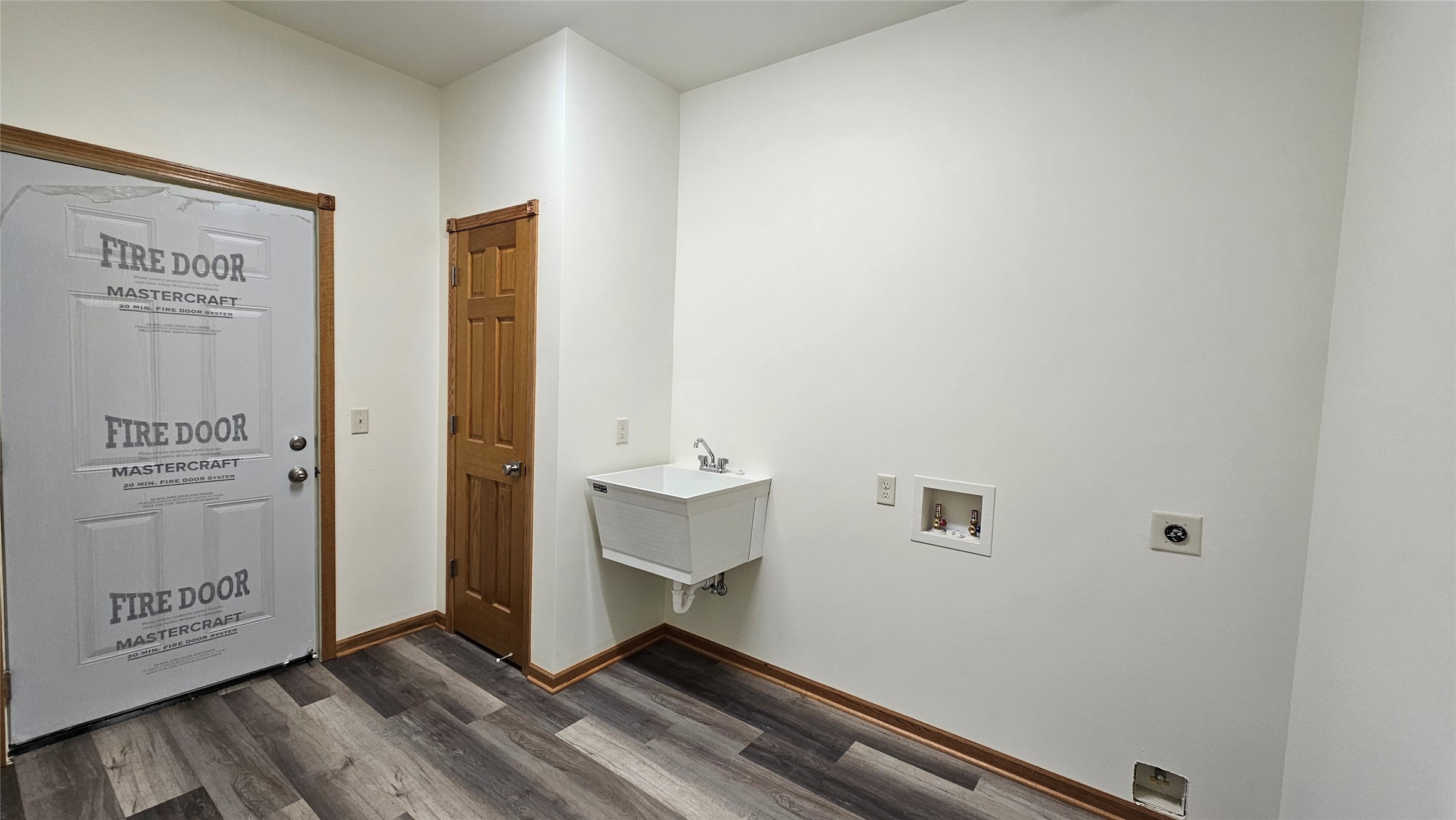 15846 Laura Drive B Property Photo 10
