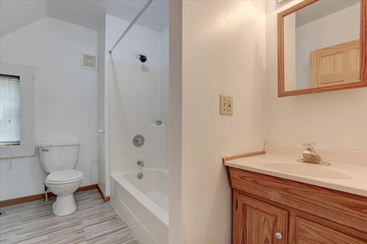 408 18th Avenue E 1 Property Photo 20