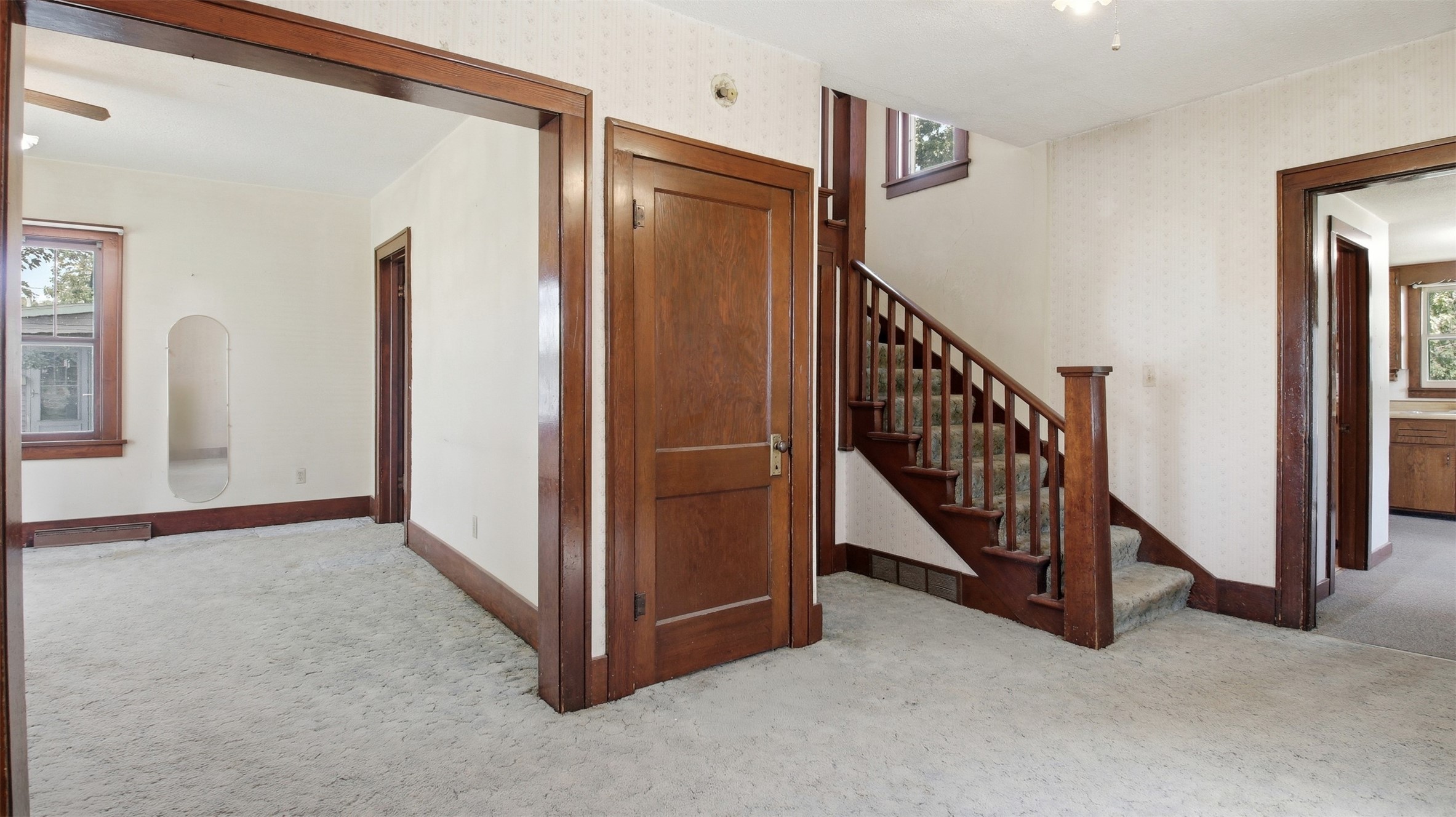 427 E River Avenue Property Photo 7